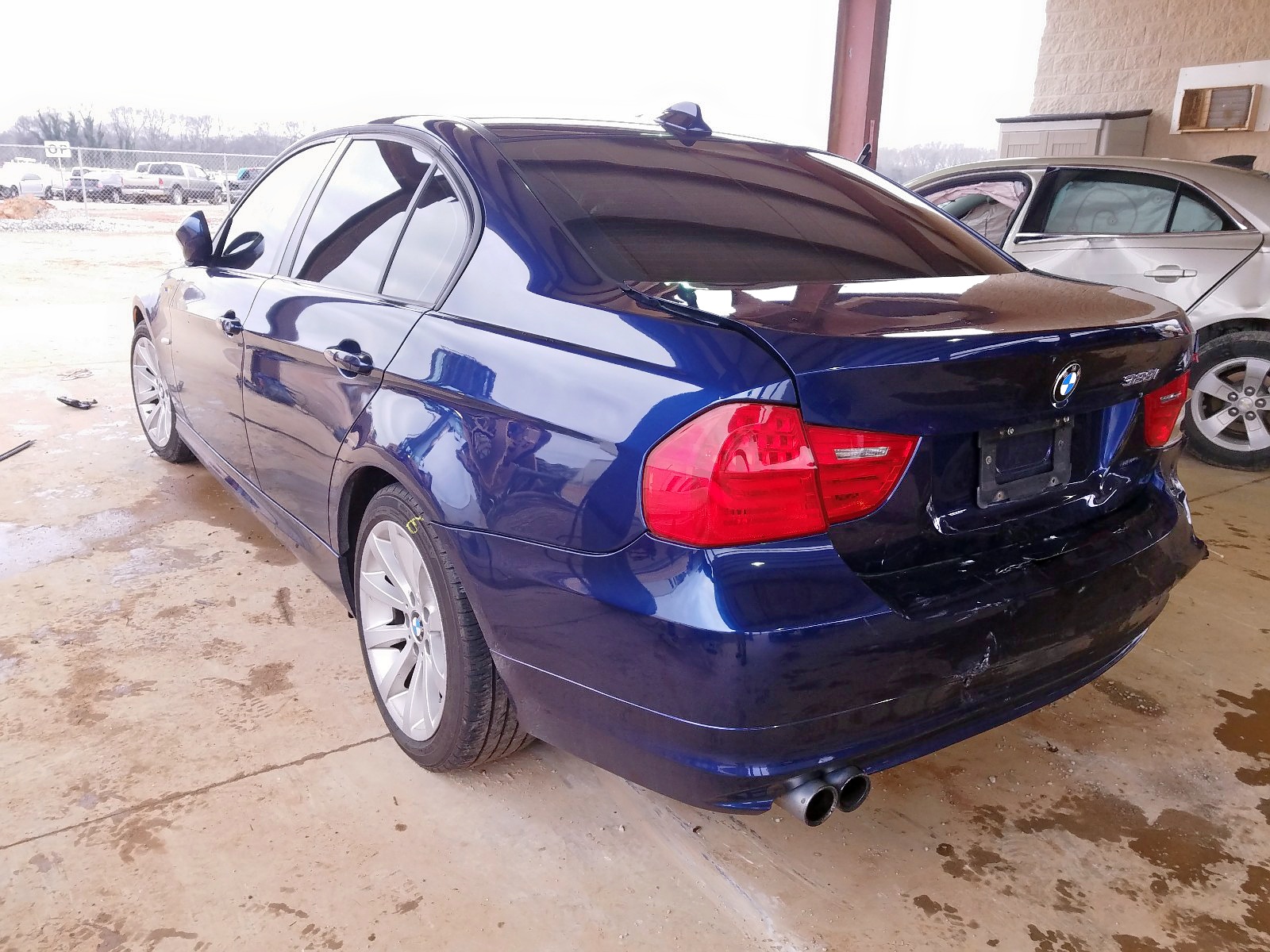 Photo 3 from auction – 2011 BMW 328 I with VIN WBAPH7G5XBNM59475
