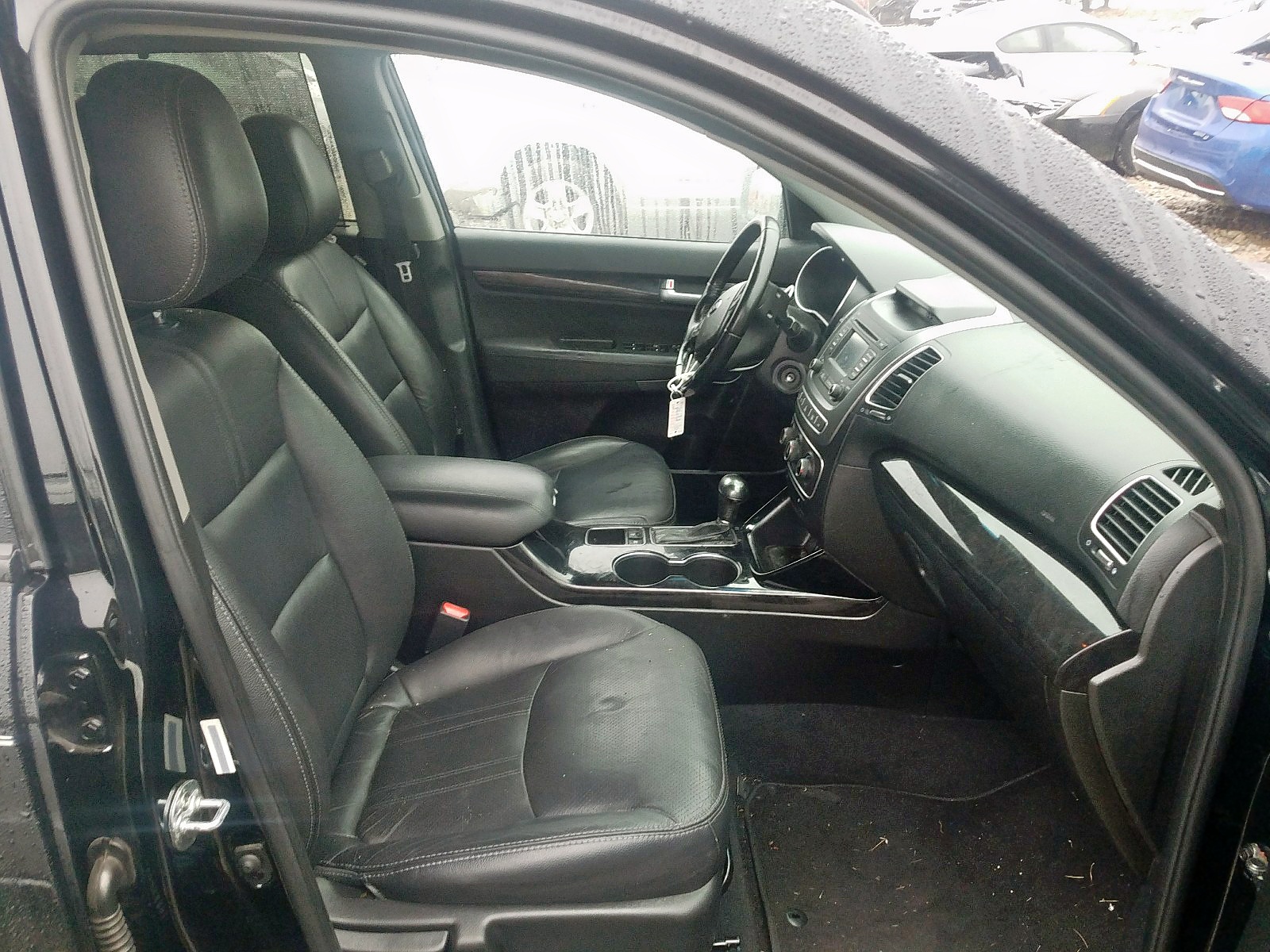 Photo 5 from auction – 2015 KIA SORENTO LX with VIN 5XYKT3A6XFG654513