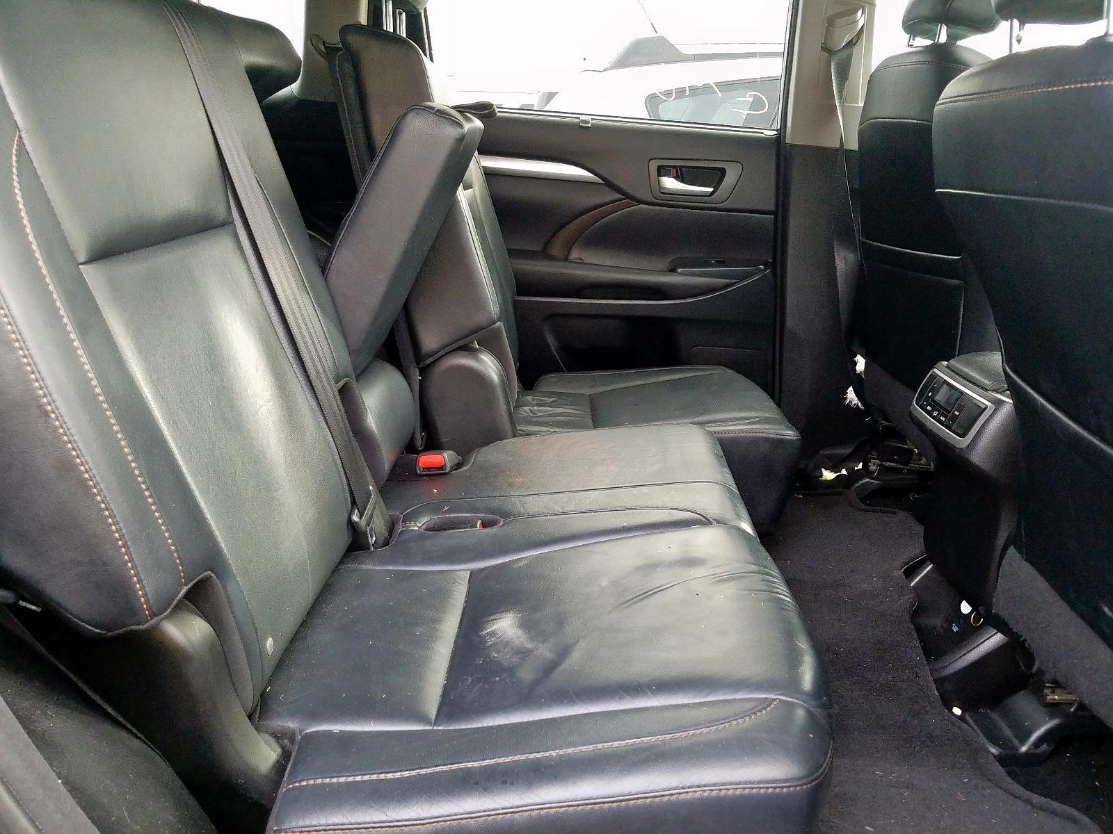 Photo 6 from auction – 2016 TOYOTA HIGHLANDER with VIN 5TDJKRFH0GS299125