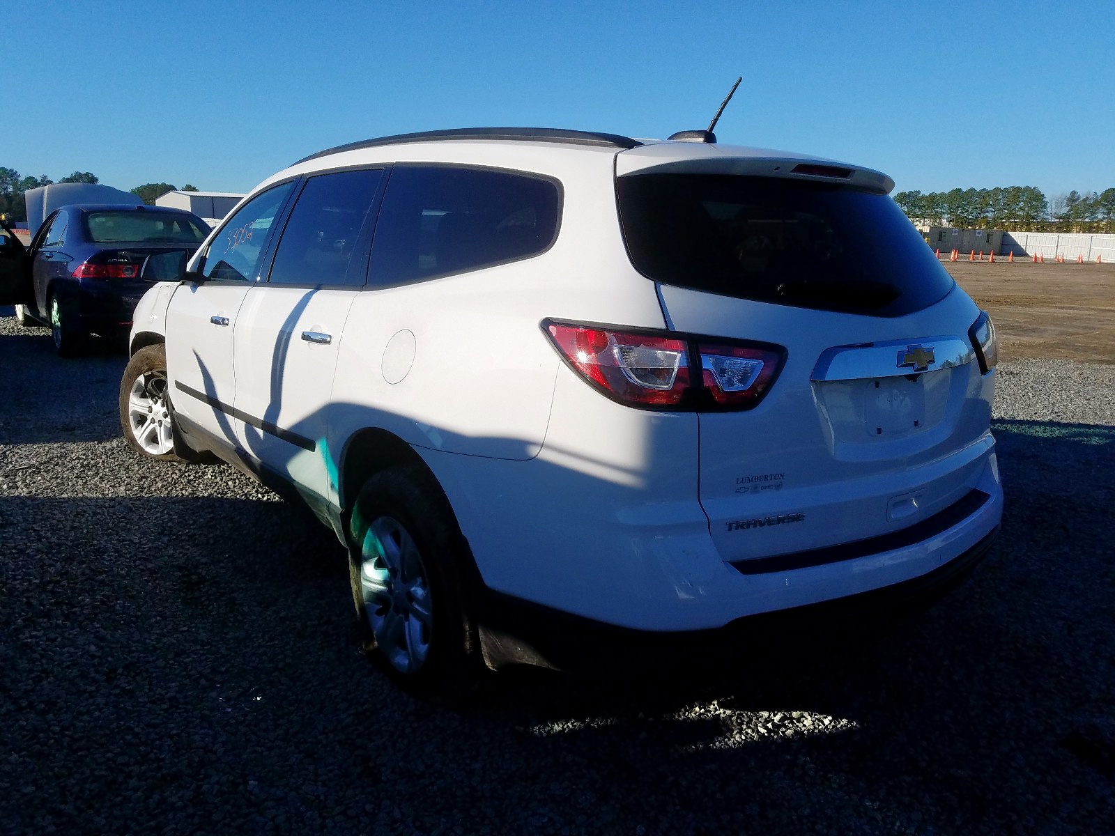 Photo 3 from auction – 2017 CHEVROLET TRAVERSE L with VIN 1GNKRFKD9HJ302174