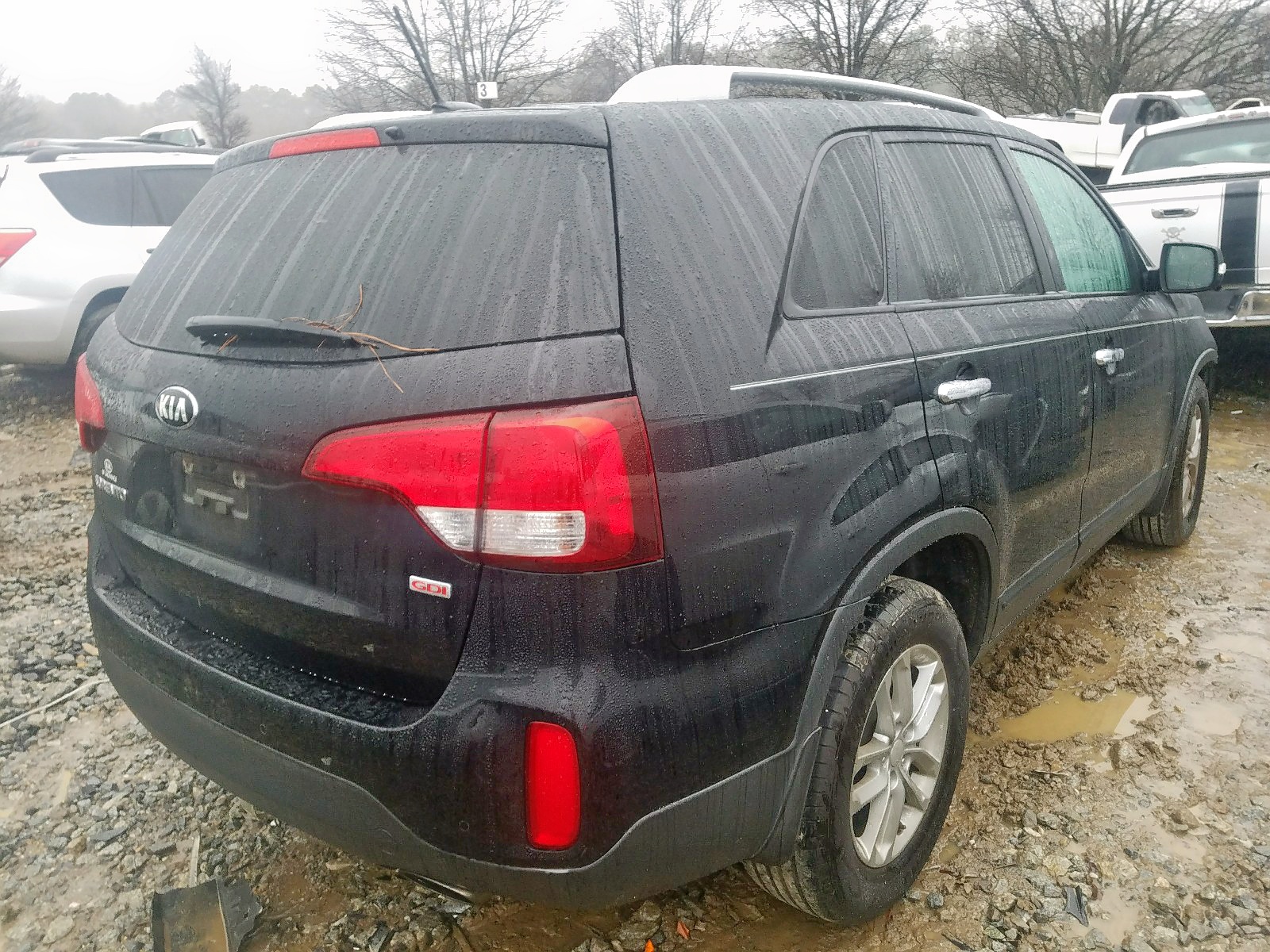 Photo 4 from auction – 2015 KIA SORENTO LX with VIN 5XYKT3A6XFG654513