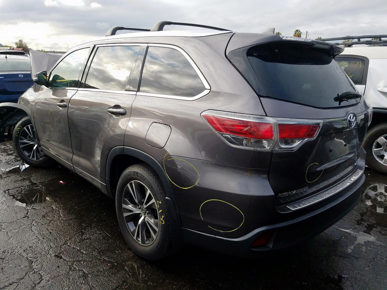 Photo 3 from auction – 2016 TOYOTA HIGHLANDER with VIN 5TDJKRFH0GS299125