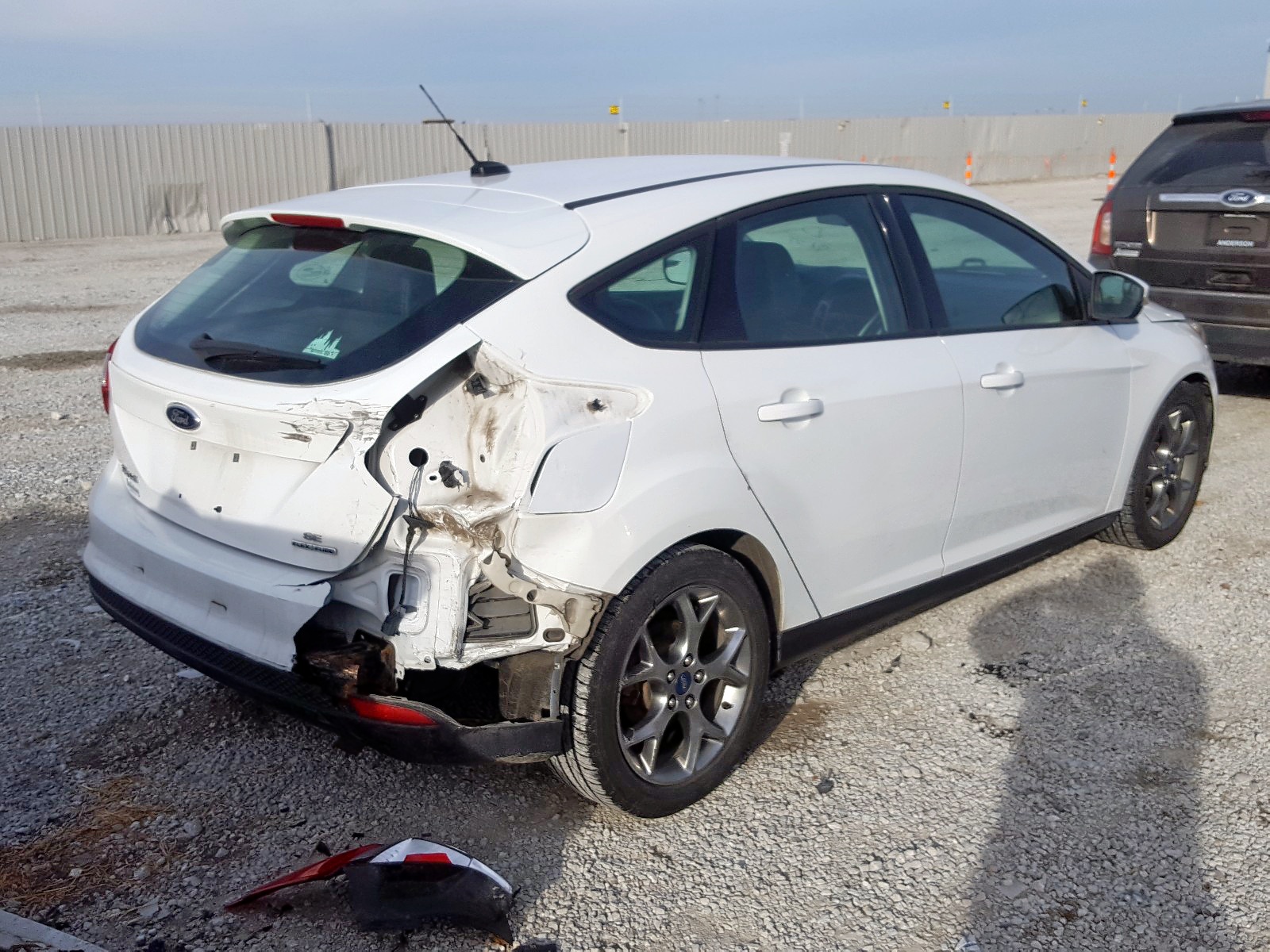 Zdjęcie 4 z aukcji – 2013 FORD FOCUS SE z VIN 1FADP3K28DL169139