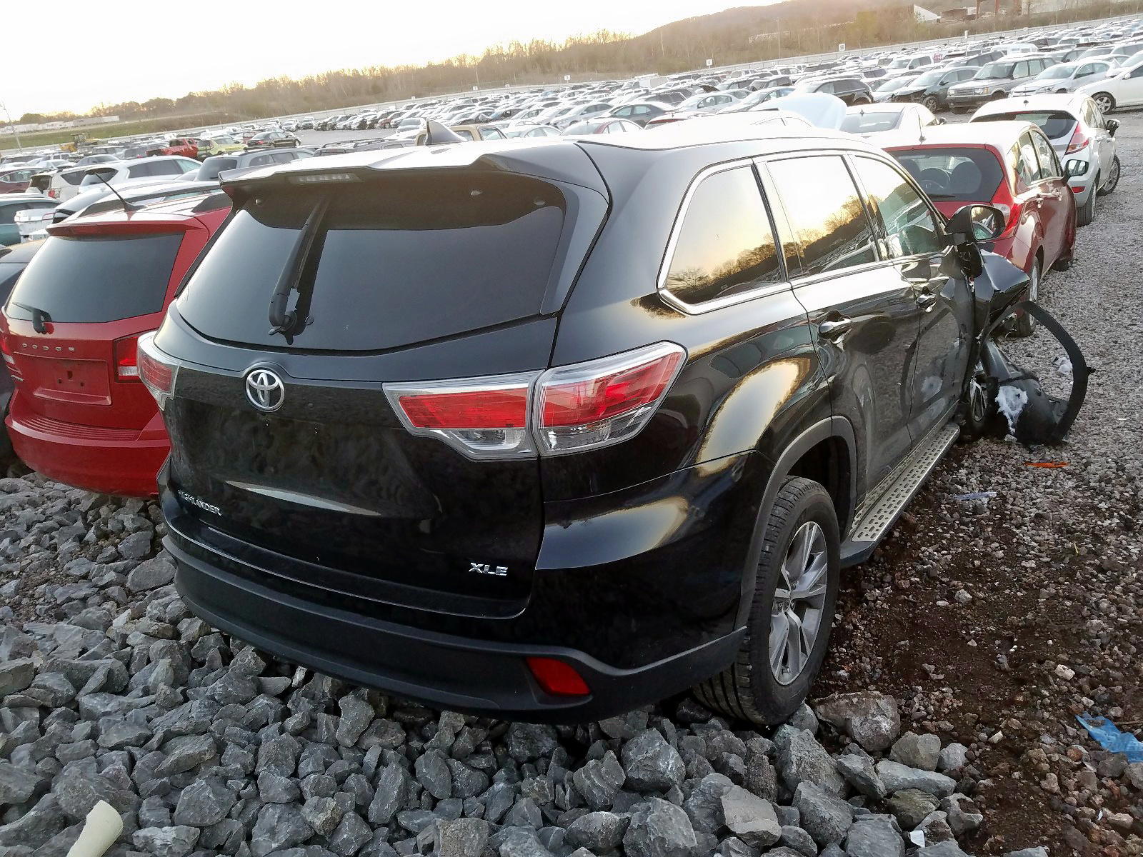 Photo 4 from auction – 2015 TOYOTA HIGHLANDER with VIN 5TDKKRFH7FS064126