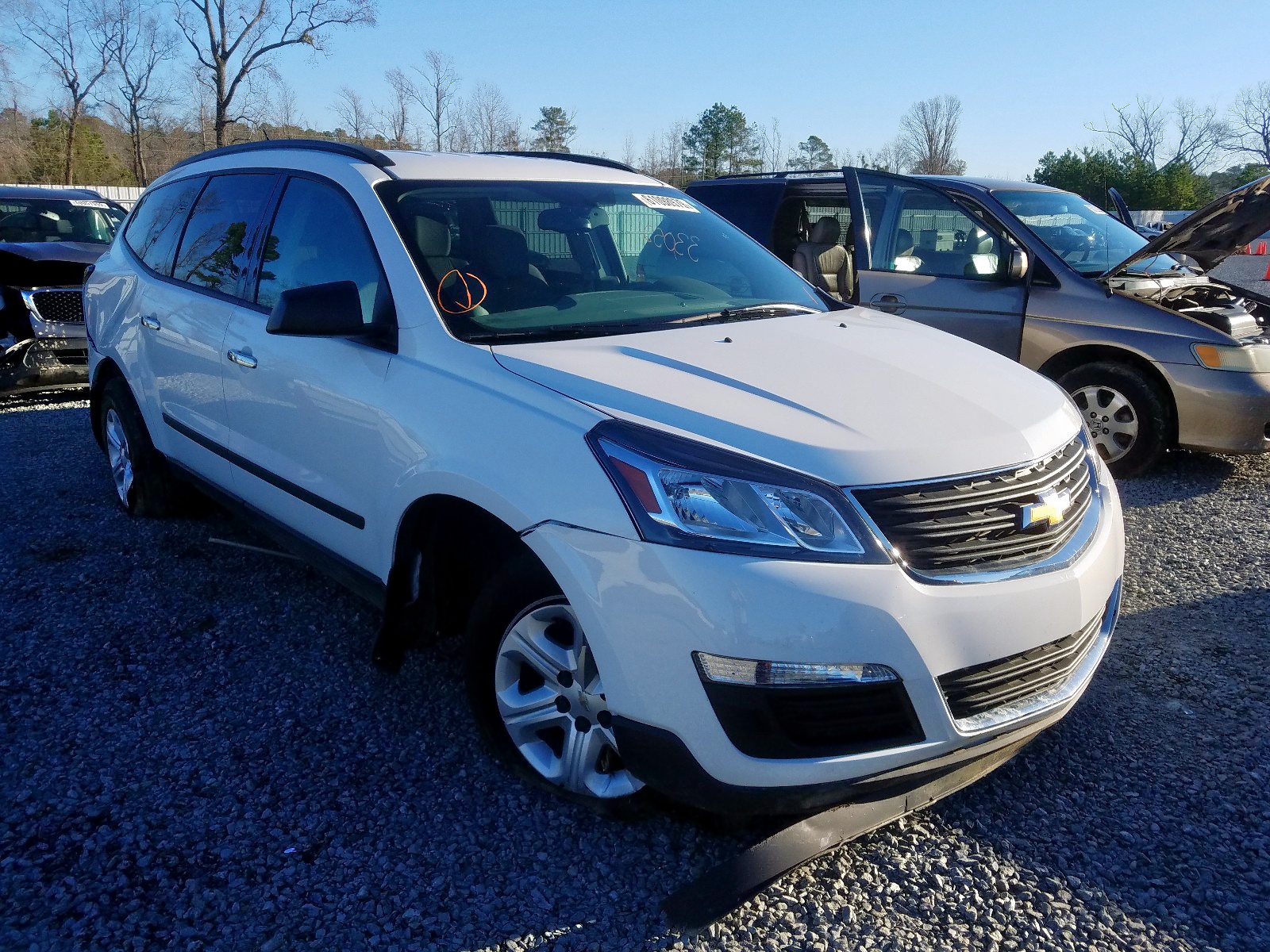 Photo 1 from auction – 2017 CHEVROLET TRAVERSE L with VIN 1GNKRFKD9HJ302174