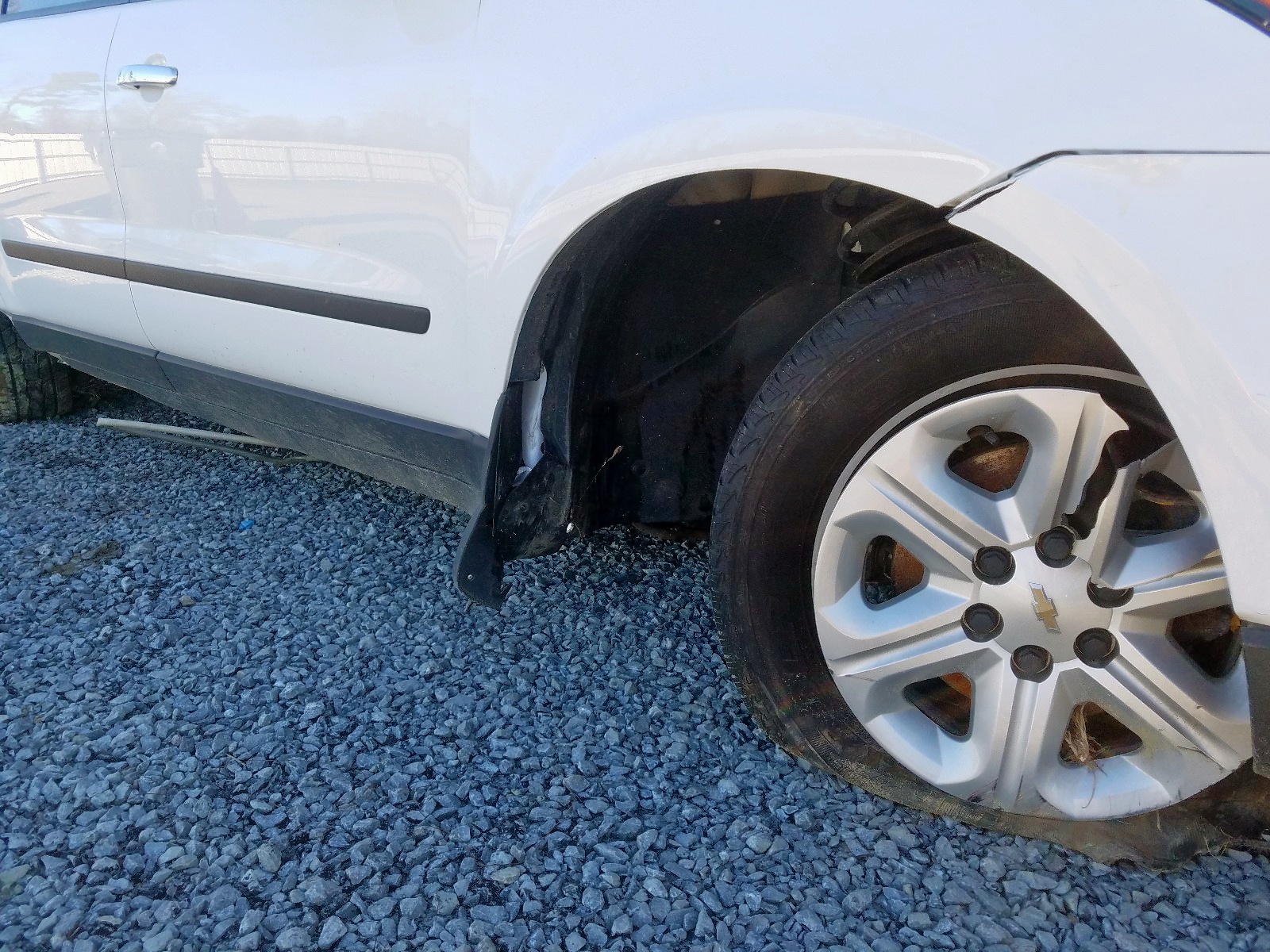 Photo 9 from auction – 2017 CHEVROLET TRAVERSE L with VIN 1GNKRFKD9HJ302174