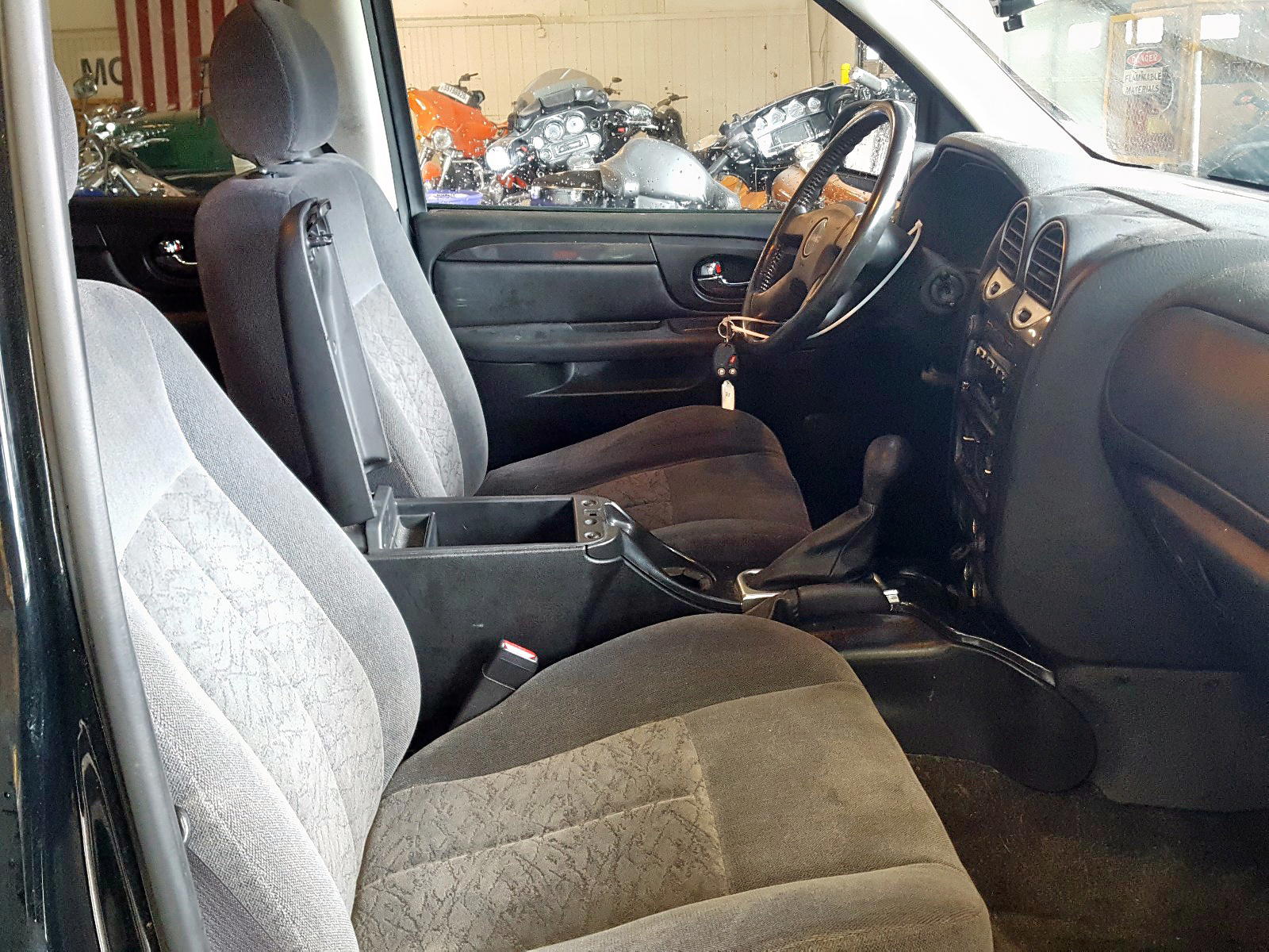 Photo 5 from auction – 2005 GMC ENVOY with VIN 1GKDS13S252164994