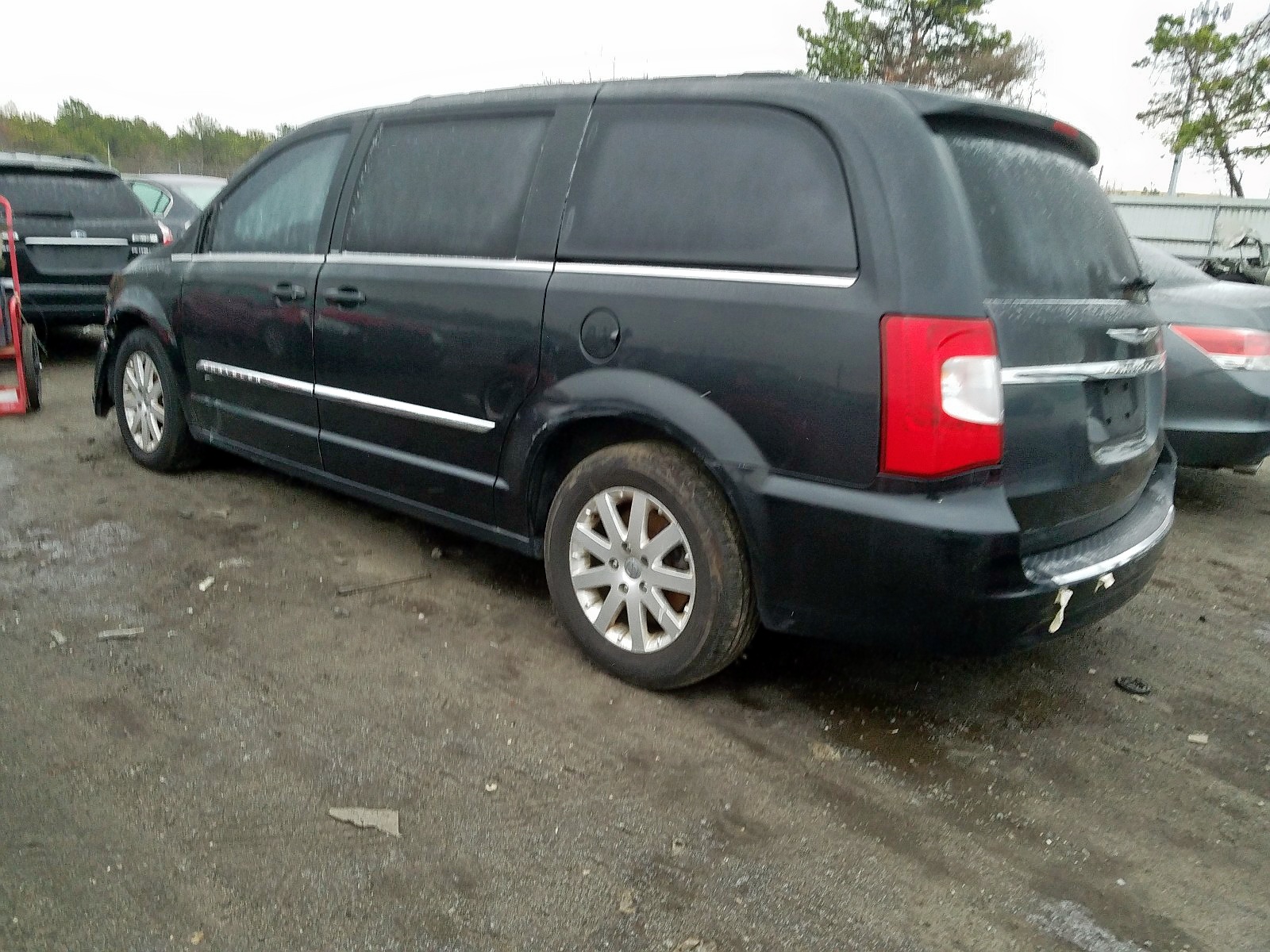 Photo 3 from auction – 2014 CHRYSLER TOWN & COU with VIN 2C4RC1BG3ER176326