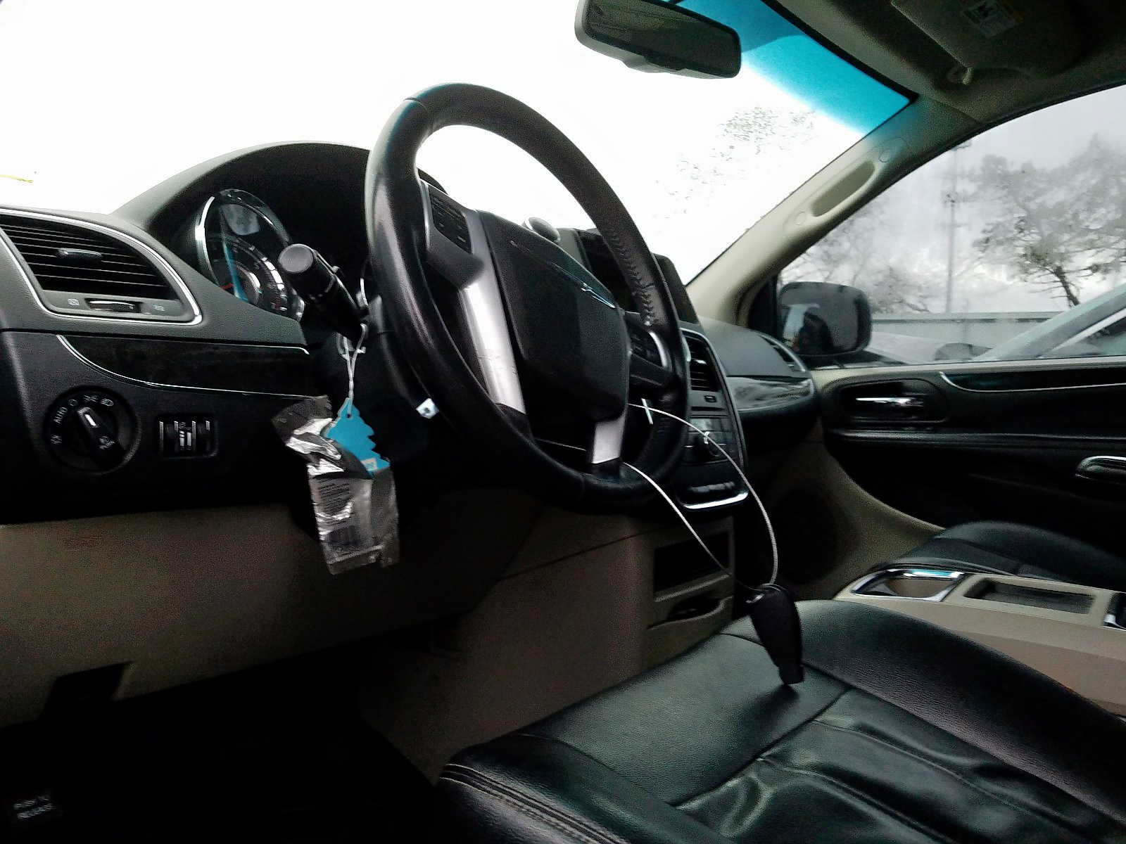 Photo 9 from auction – 2014 CHRYSLER TOWN & COU with VIN 2C4RC1BG3ER176326