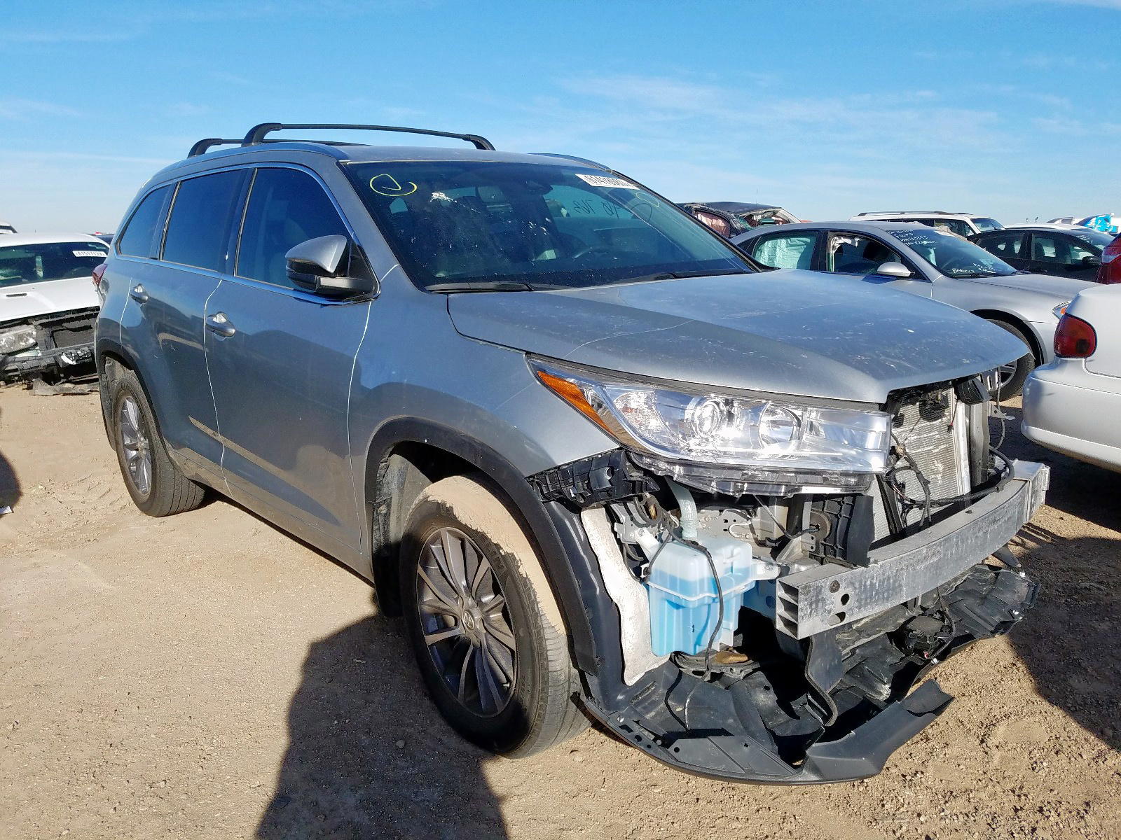 TOYOTA HIGHLANDER 2017 with VIN 5TDJZRFH7HS366994 - Photo from auction