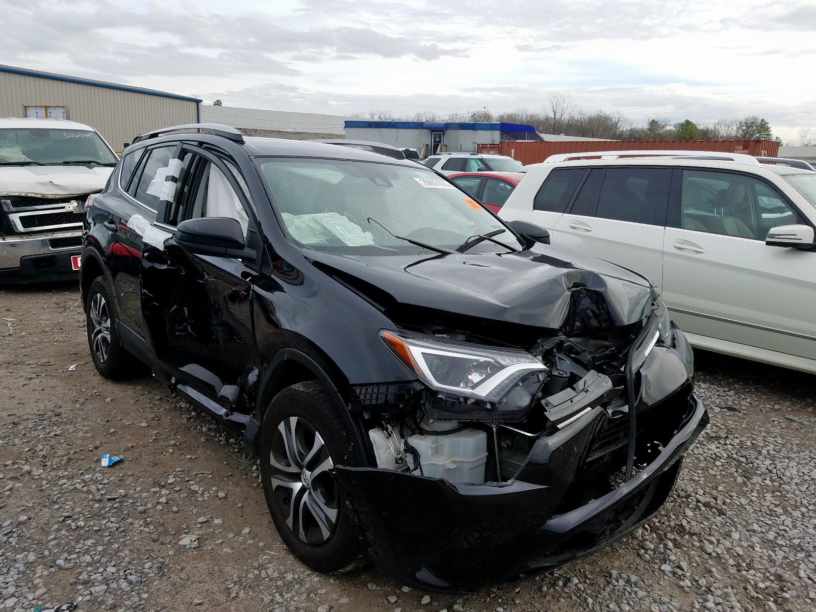 Photo 1 from auction – 2018 TOYOTA RAV4 LE with VIN 2T3ZFREV2JW466069