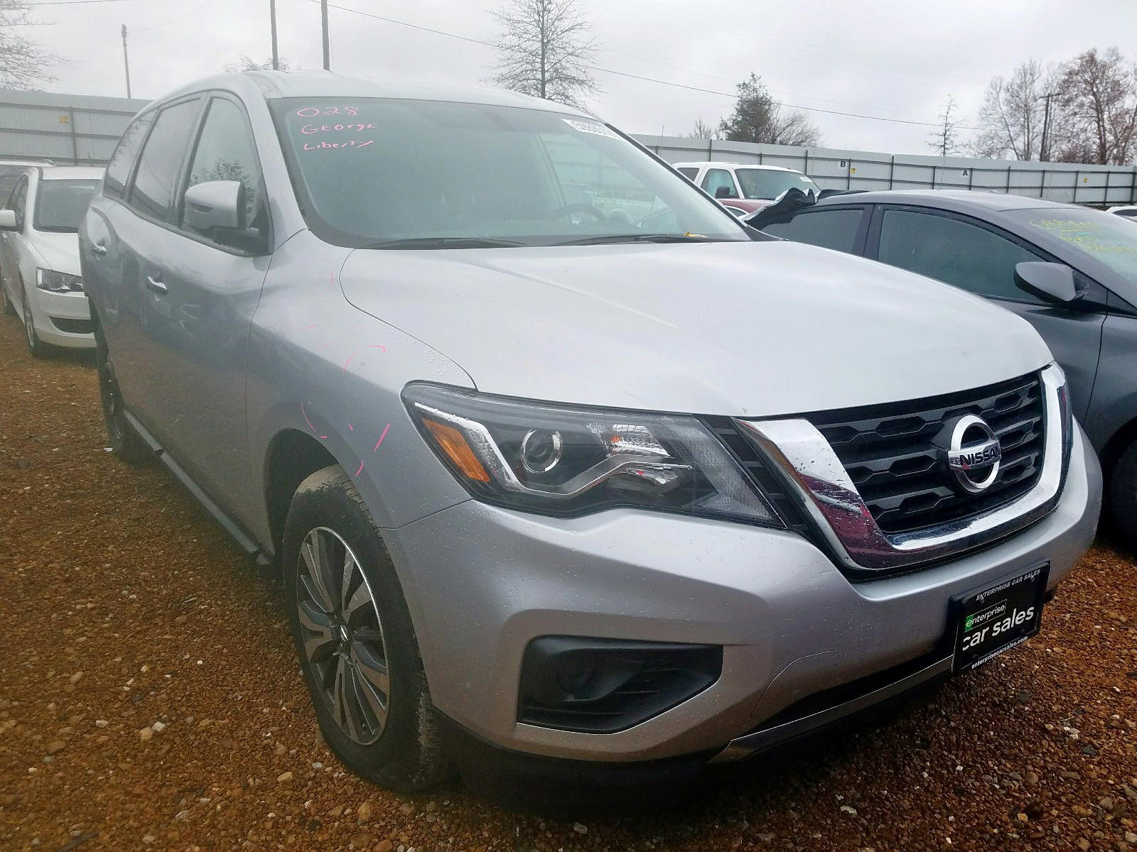 NISSAN PATHFINDER 2017 with VIN 5N1DR2MN6HC698290 - Photo from auction