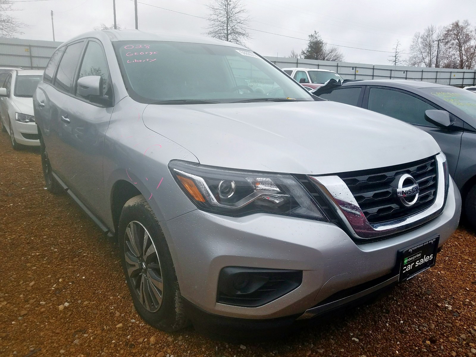 NISSAN PATHFINDER 2017 z numerem VIN 5N1DR2MN6HC698290 - Zdjęcie z aukcji