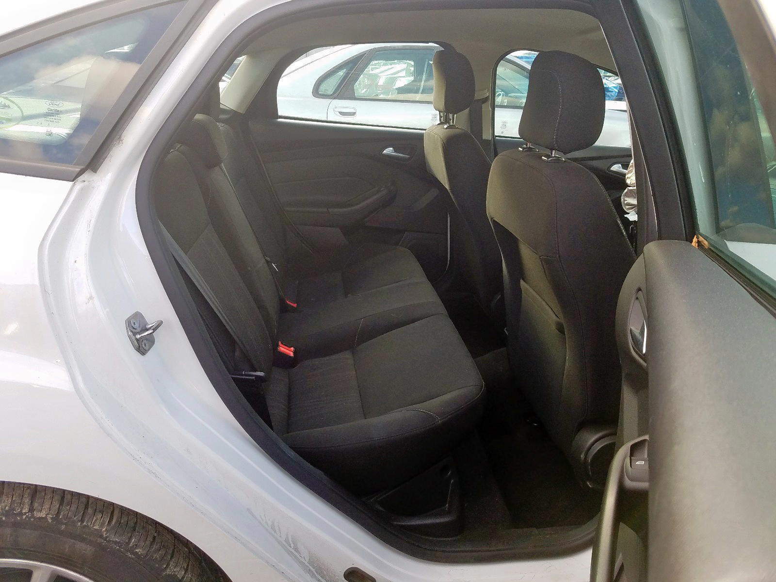 Photo 6 from auction – 2018 FORD FOCUS SE with VIN 1FADP3F29JL219665