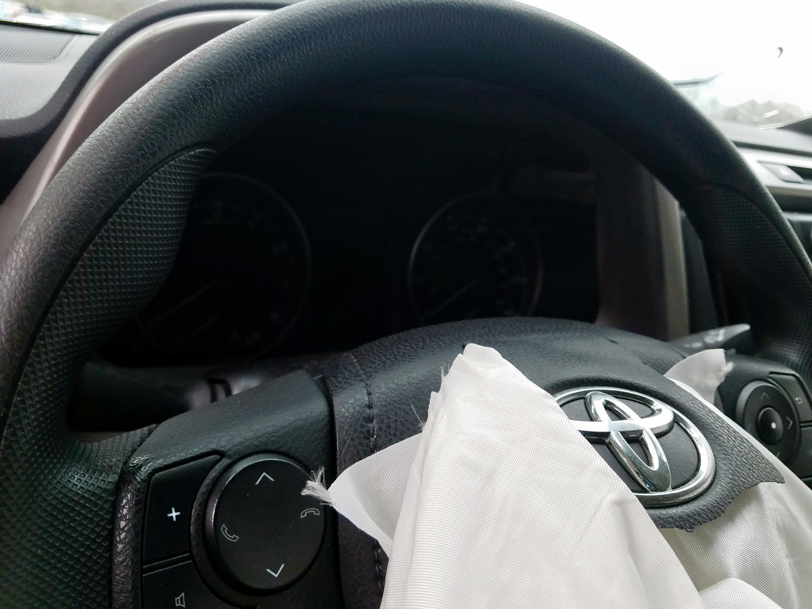 Photo 8 from auction – 2018 TOYOTA RAV4 LE with VIN 2T3ZFREV2JW466069