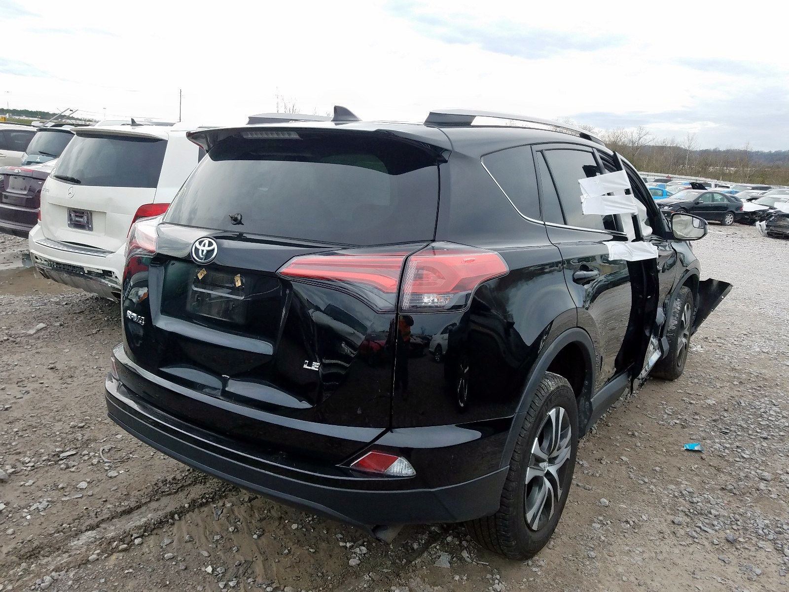 Photo 4 from auction – 2018 TOYOTA RAV4 LE with VIN 2T3ZFREV2JW466069