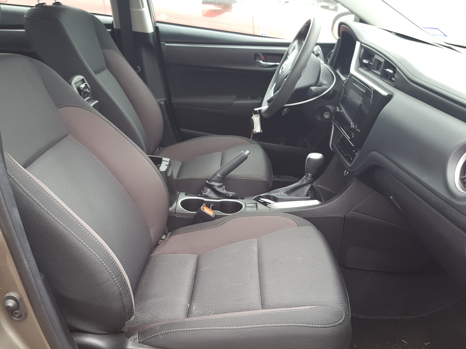 Photo 5 from auction – 2019 TOYOTA COROLLA L with VIN 5YFBURHE1KP898036
