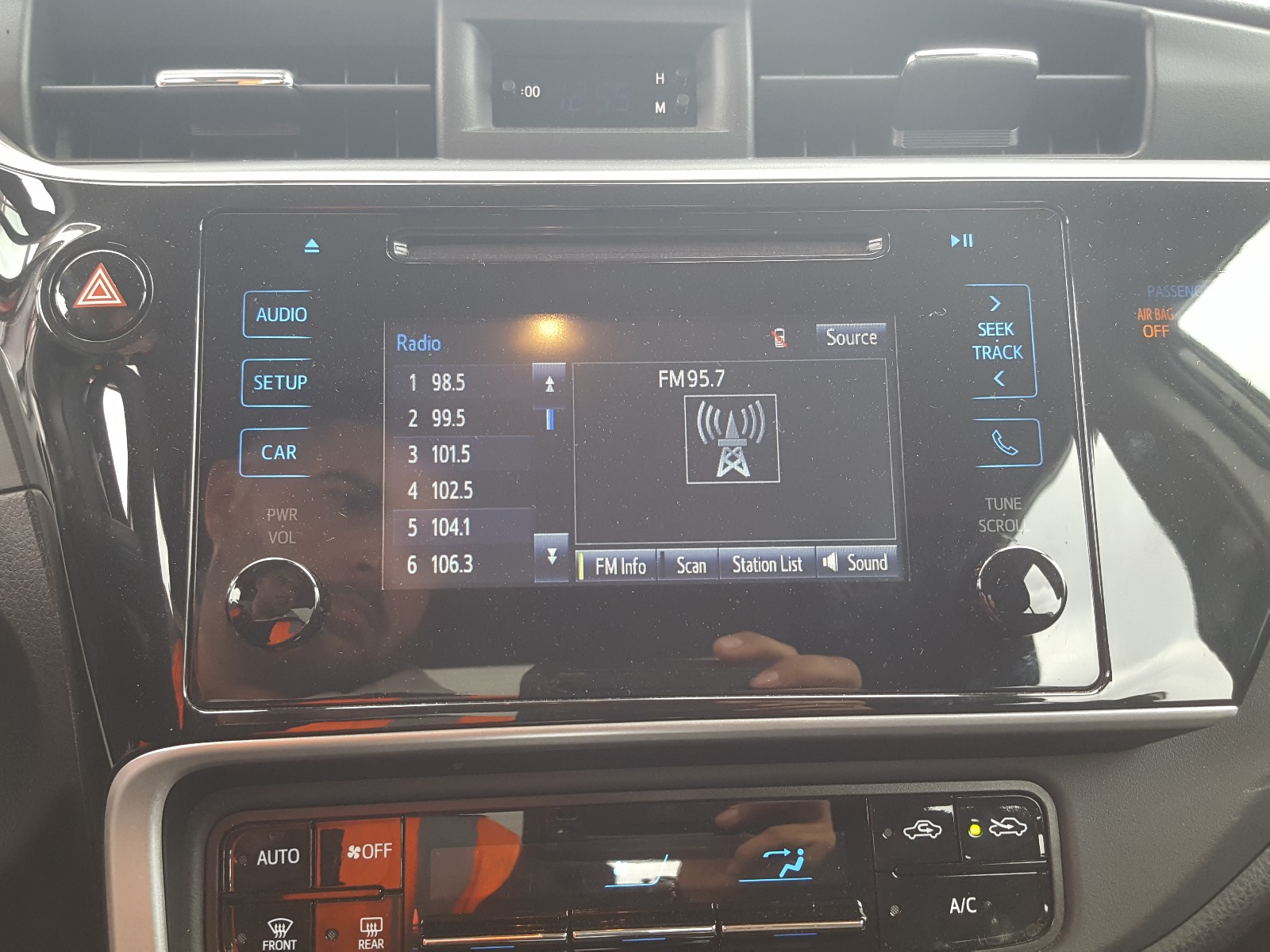 Photo 9 from auction – 2019 TOYOTA COROLLA L with VIN 5YFBURHE1KP898036