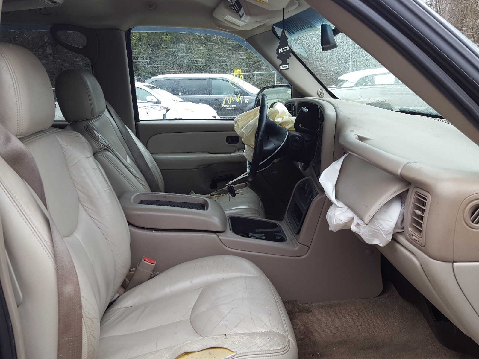 Photo 5 from auction – 2003 CHEVROLET SUBURBAN K with VIN 3GNFK16Z73G332587