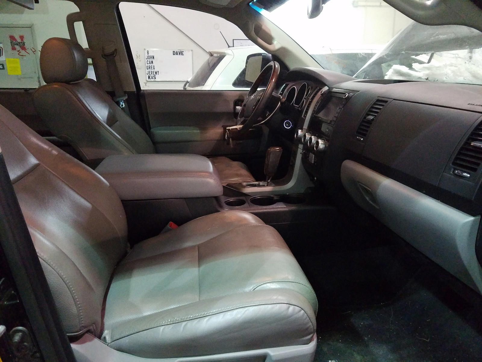 Photo 5 from auction – 2012 TOYOTA SEQUOIA PL with VIN 5TDDW5G16CS070809