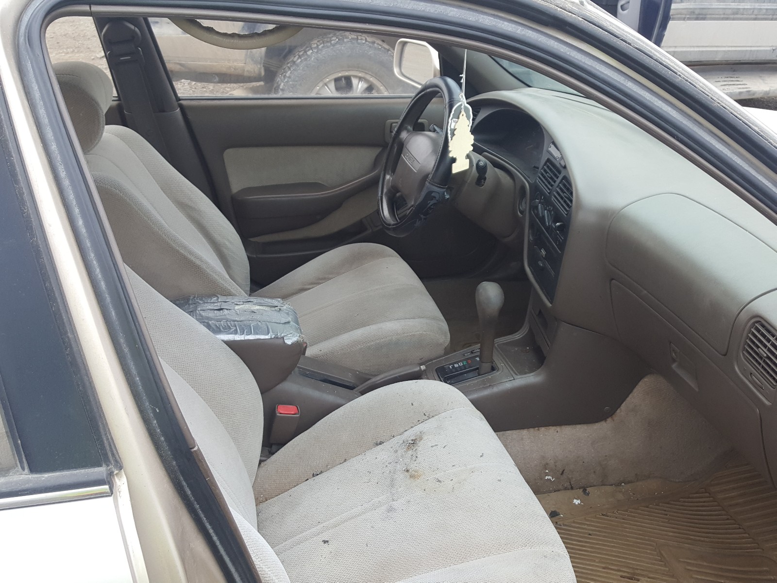 Photo 5 from auction – 1995 TOYOTA CAMRY LE with VIN 4T1SK12E1SU634359