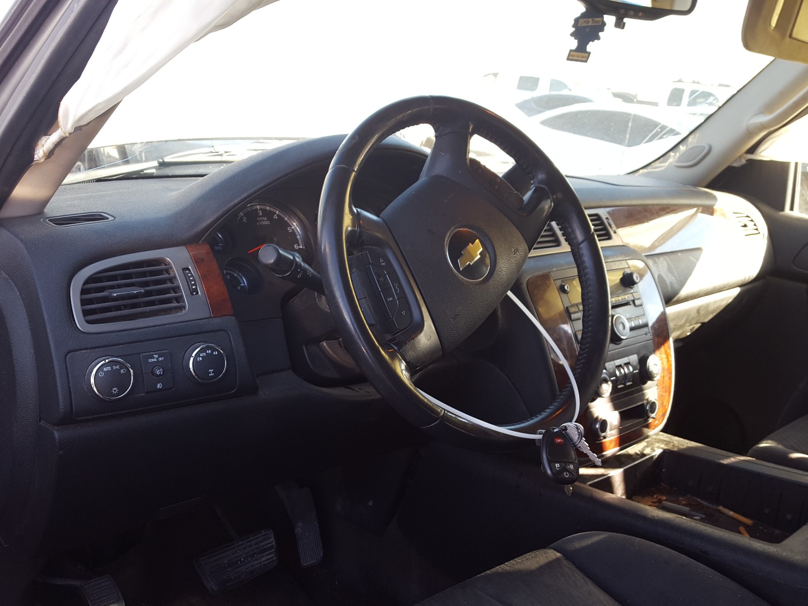 Photo 9 from auction – 2009 CHEVROLET AVALANCHE with VIN 3GNFK12009G242374