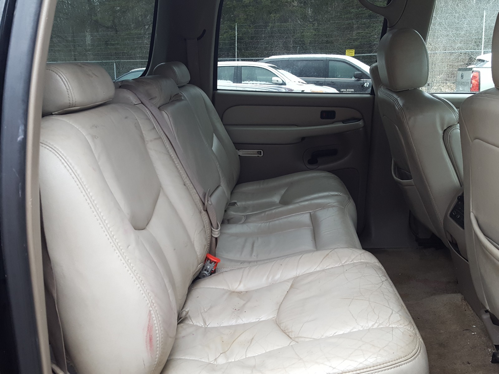 Photo 6 from auction – 2003 CHEVROLET SUBURBAN K with VIN 3GNFK16Z73G332587