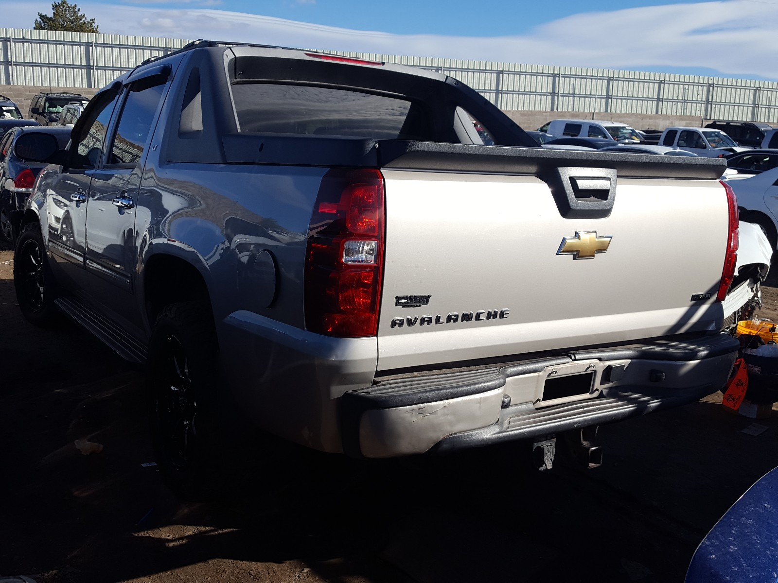 Photo 3 from auction – 2009 CHEVROLET AVALANCHE with VIN 3GNFK12009G242374