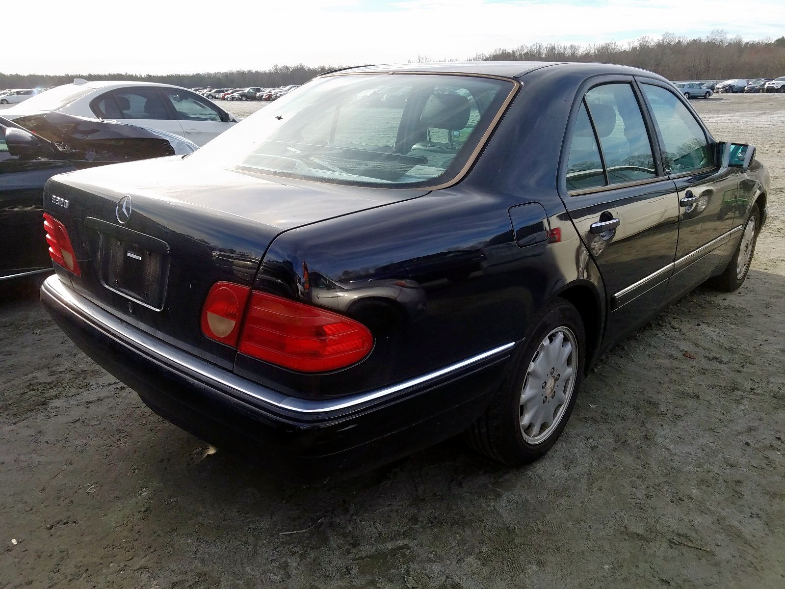 Photo 4 from auction – 1999 MERCEDES-BENZ E 320 with VIN WDBJF65H6XA922621