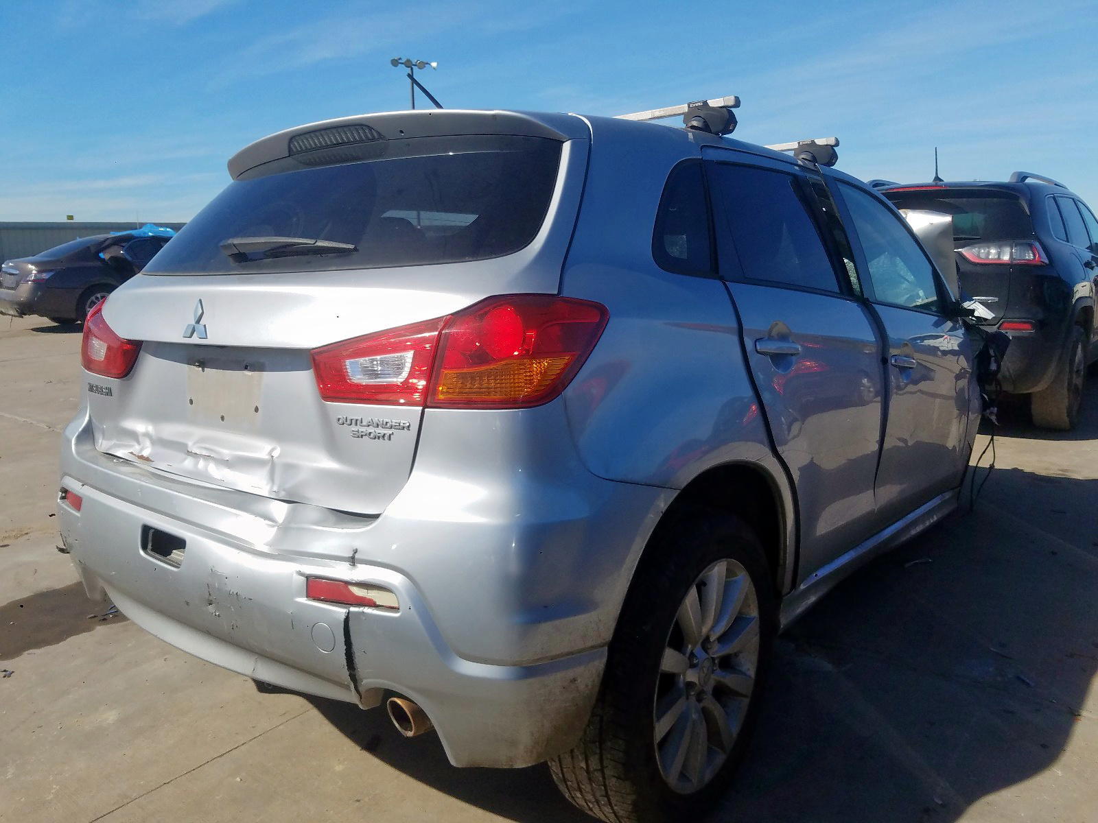Photo 4 from auction – 2011 MITSUBISHI OUTLANDER with VIN JA4AP4AUXBZ007426