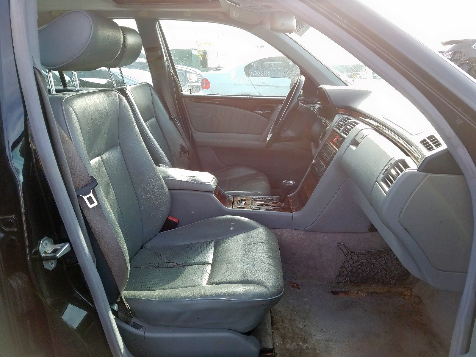 Photo 5 from auction – 1999 MERCEDES-BENZ E 320 with VIN WDBJF65H6XA922621