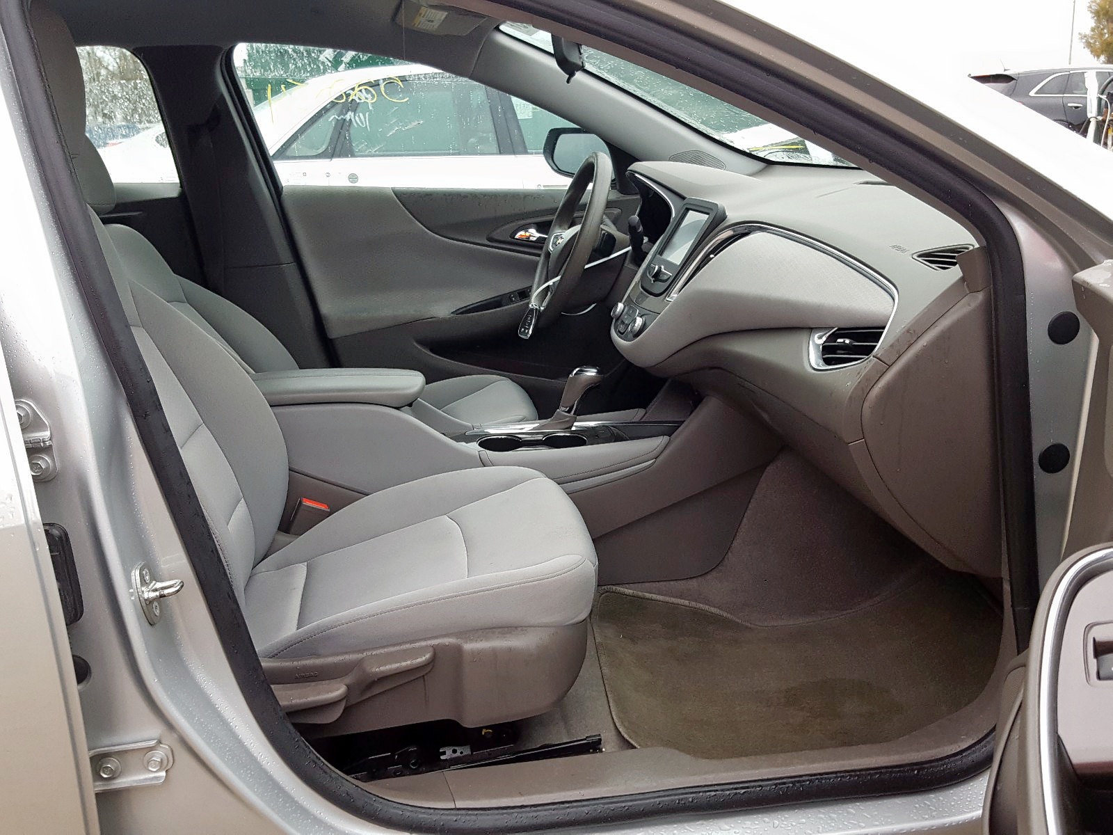 Photo 5 from auction – 2018 CHEVROLET MALIBU LT with VIN 1G1ZD5ST0JF177638