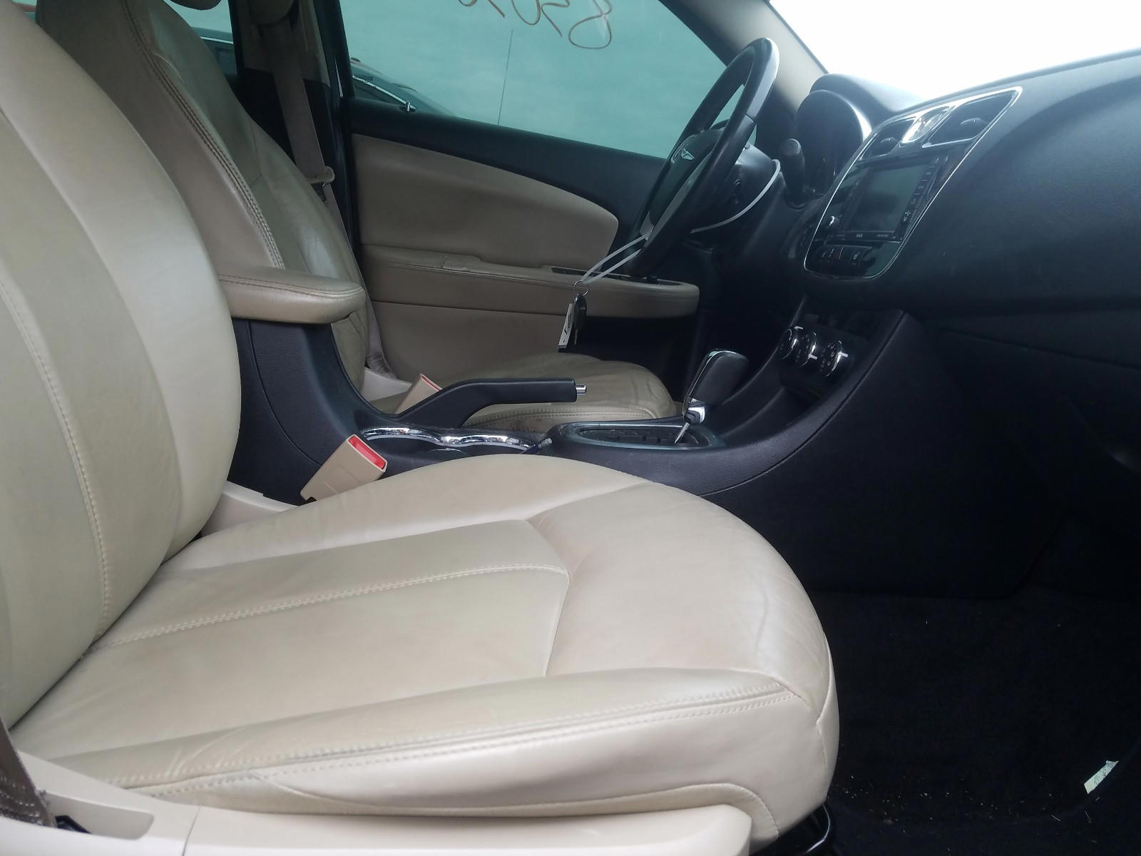 Photo 5 from auction – 2011 CHRYSLER 200 LIMITE with VIN 1C3BC2FB8BN581780