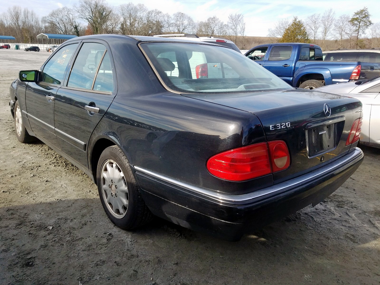 Photo 3 from auction – 1999 MERCEDES-BENZ E 320 with VIN WDBJF65H6XA922621
