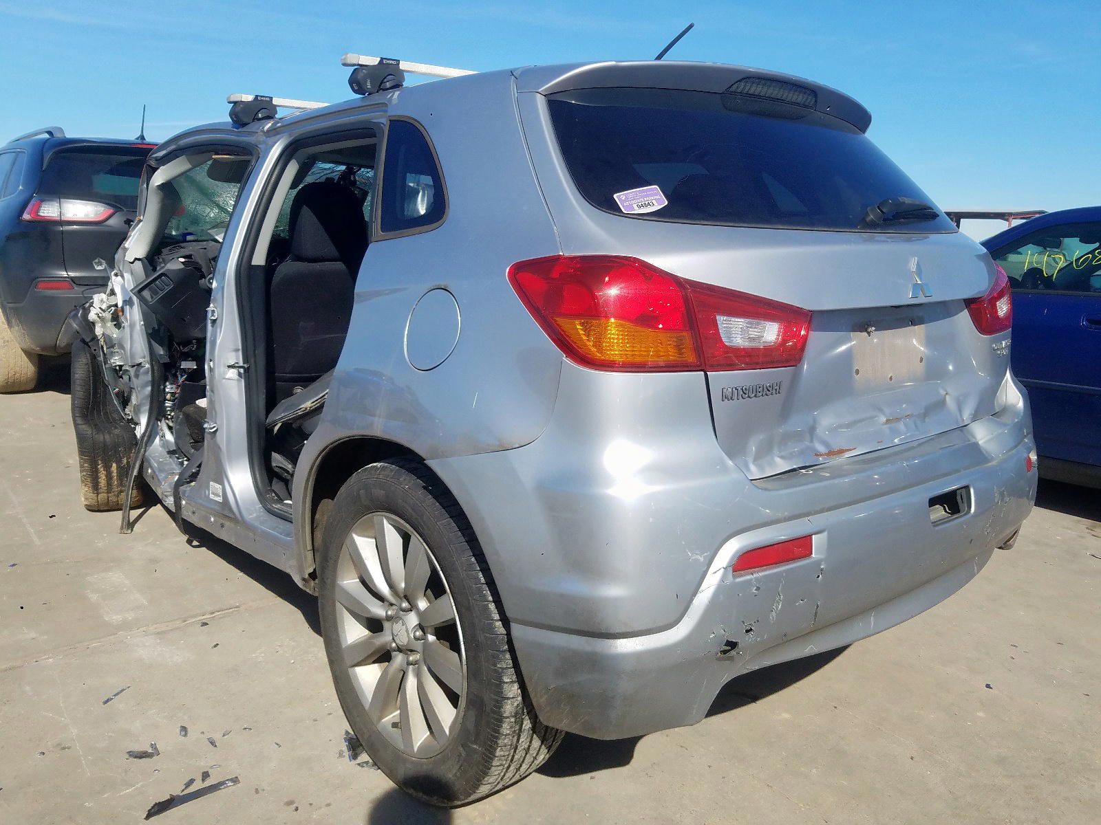 Photo 3 from auction – 2011 MITSUBISHI OUTLANDER with VIN JA4AP4AUXBZ007426
