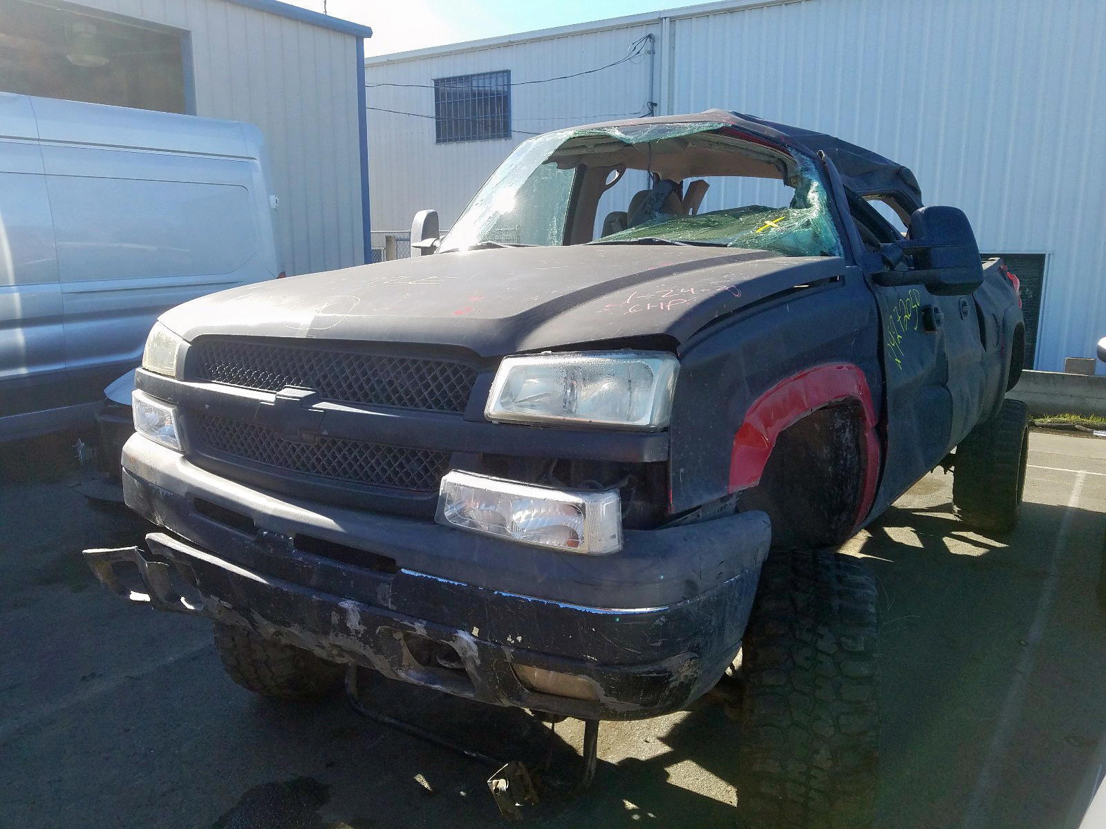 Photo 2 from auction – 2005 CHEVROLET SILVERADO with VIN 2GCEC13T151175930
