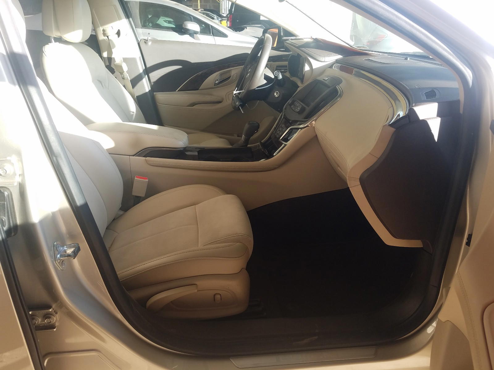 Photo 5 from auction – 2014 BUICK LACROSSE with VIN 1G4GA5GR0EF211356