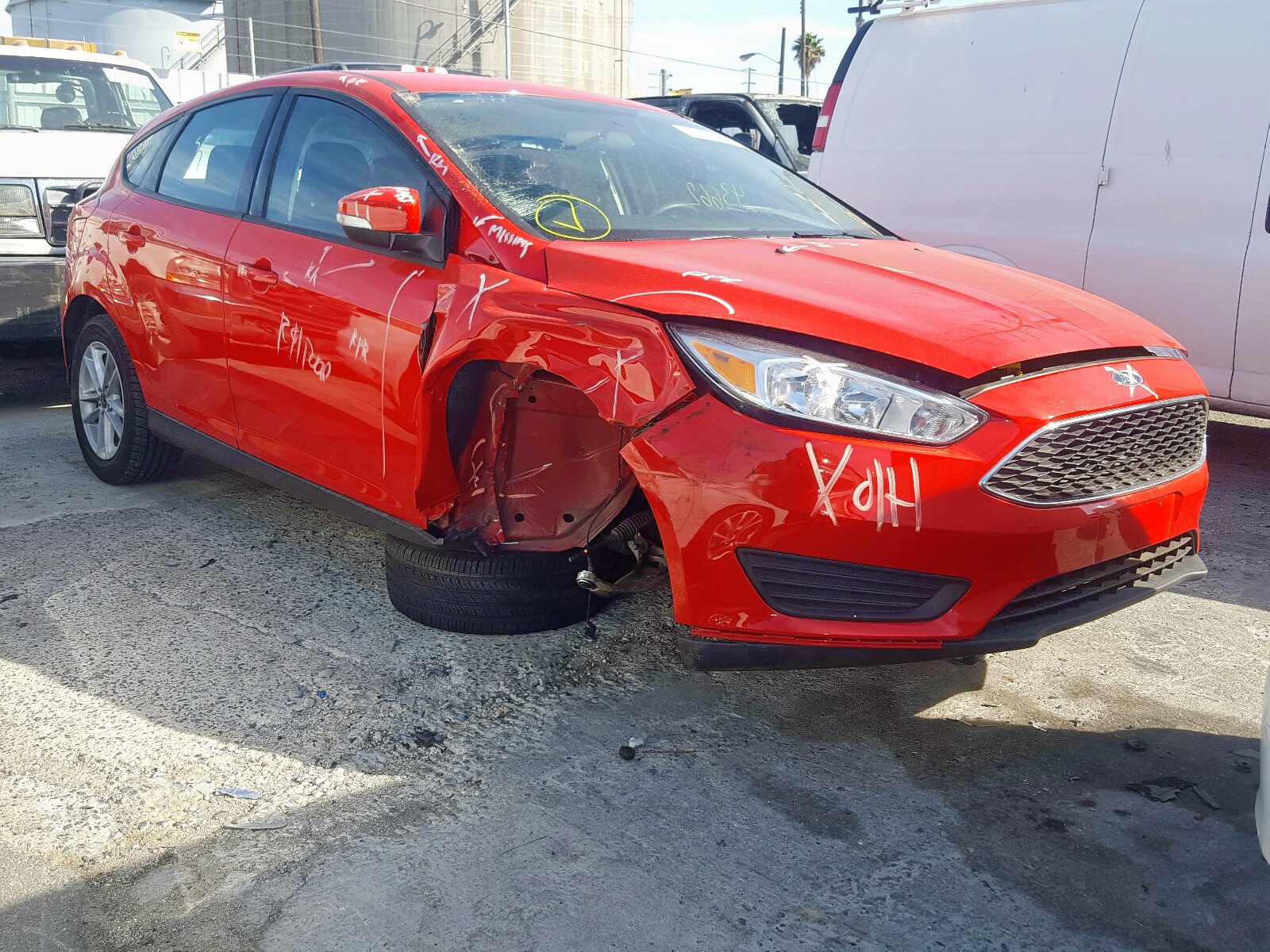 FORD FOCUS SE 2017 مع رقم تعريف المركبة 1FADP3K20HL291094 - صورة من المزاد