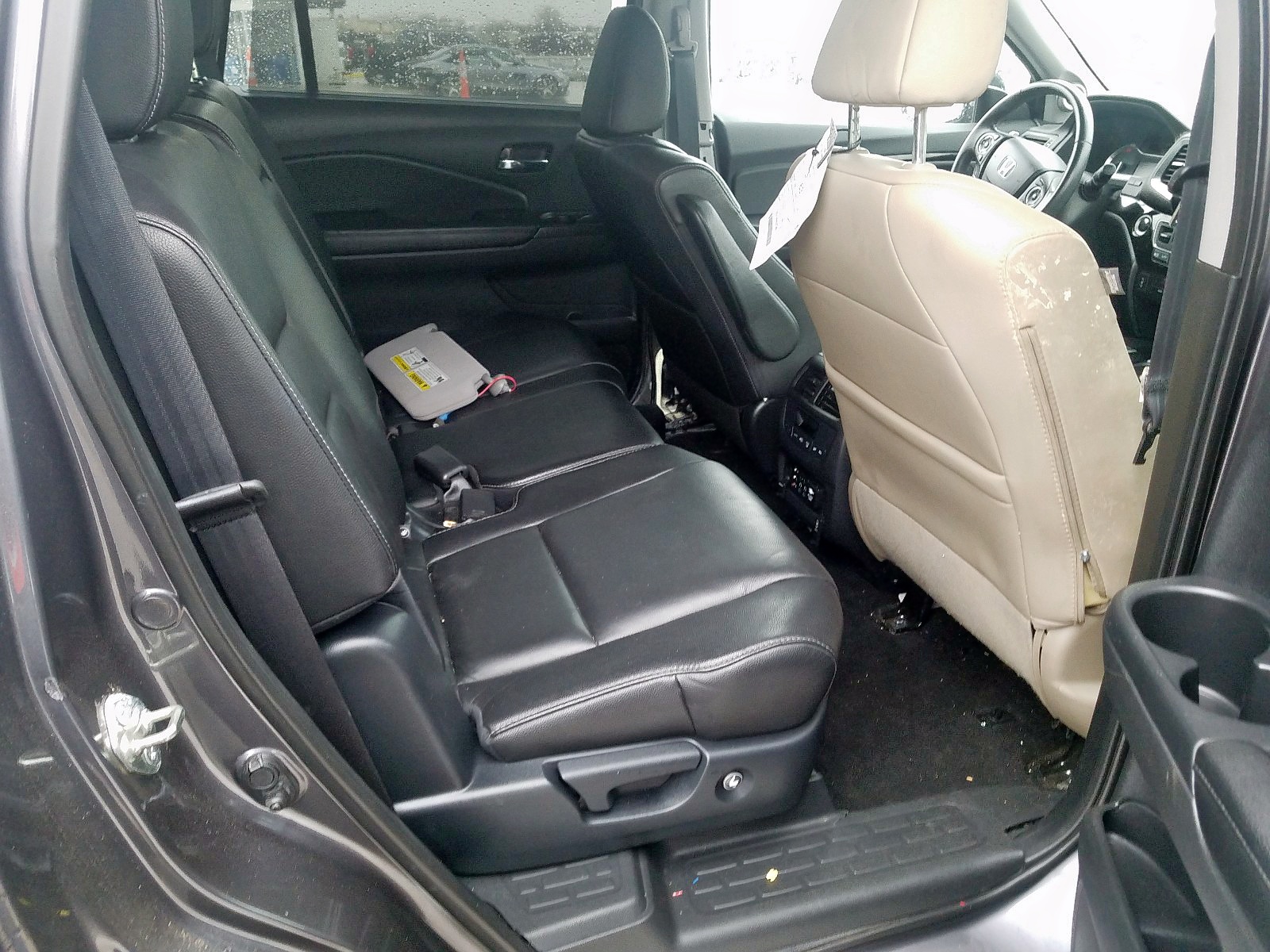 Photo 6 from auction – 2017 HONDA PILOT TOUR with VIN 5FNYF5H98HB001301