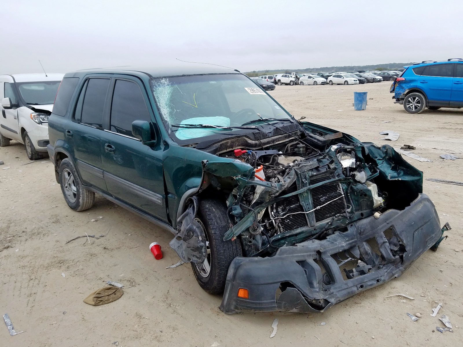 HONDA CR-V EX 2000 with VIN JHLRD1861YC061803 - Photo from auction