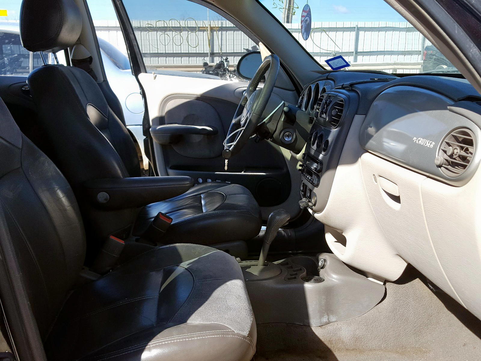 Photo 5 from auction – 2001 CHRYSLER PT CRUISER with VIN 3C8FY4BB01T599168
