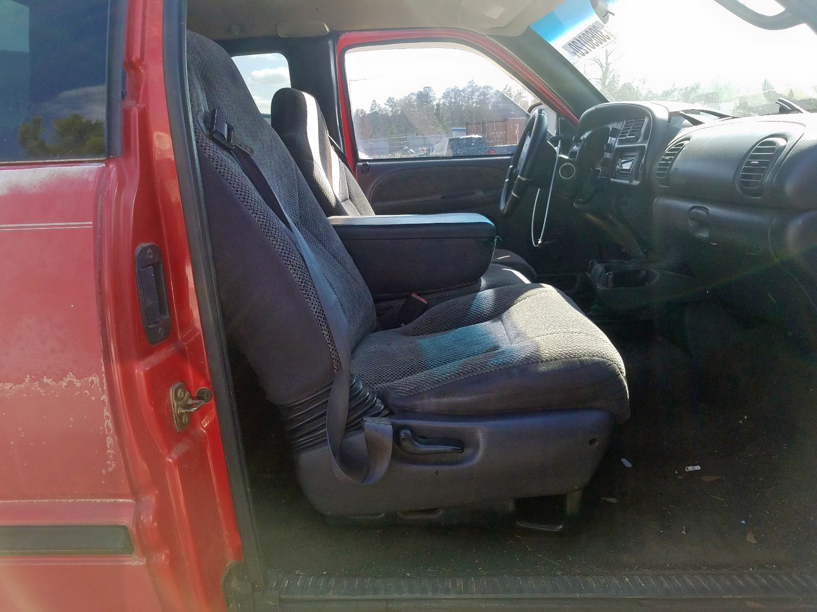 Photo 5 from auction – 1998 DODGE RAM 1500 with VIN 3B7HF13Y6WG183966