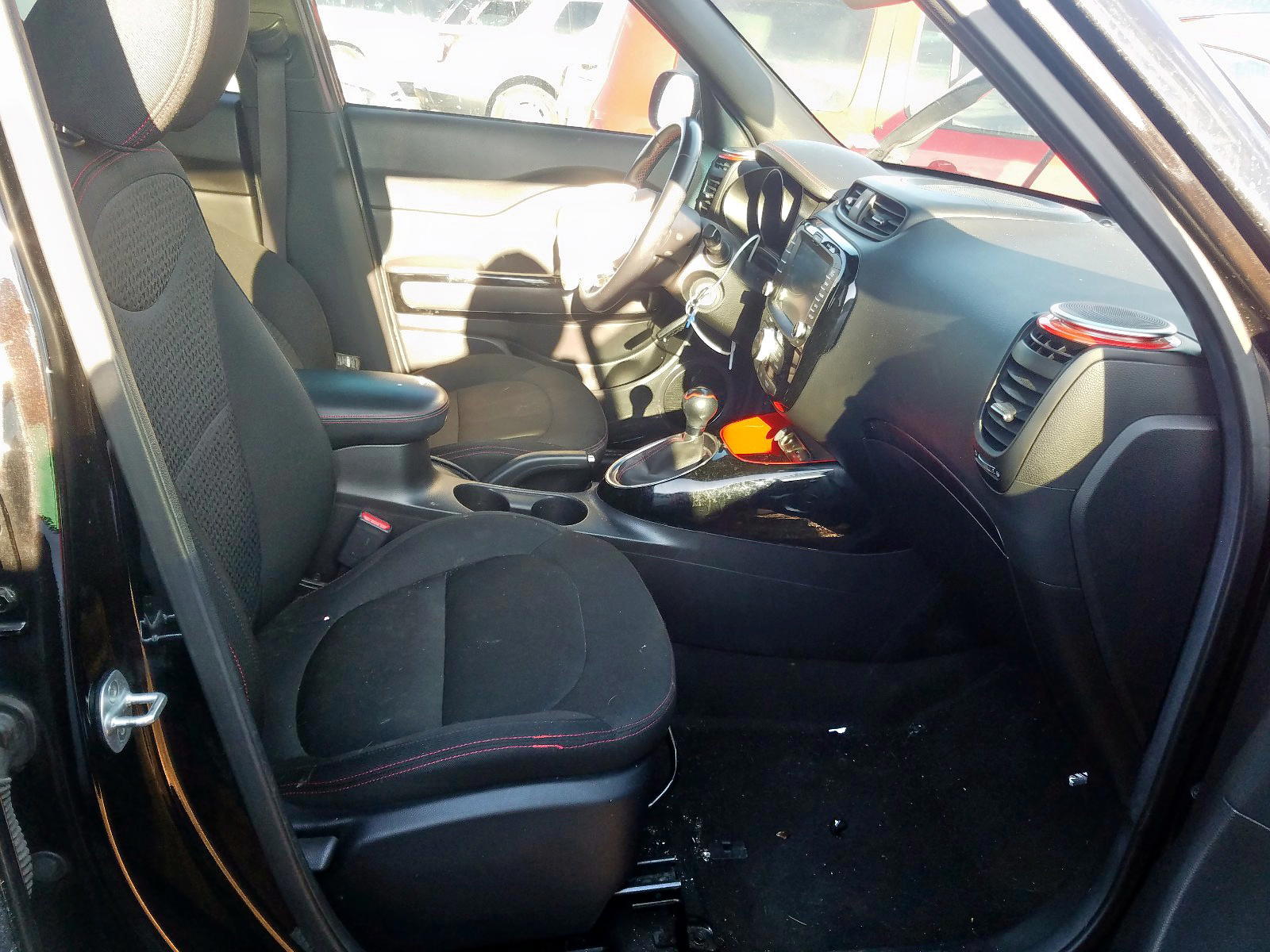 Photo 5 from auction – 2015 KIA SOUL + with VIN KNDJP3A53F7158022