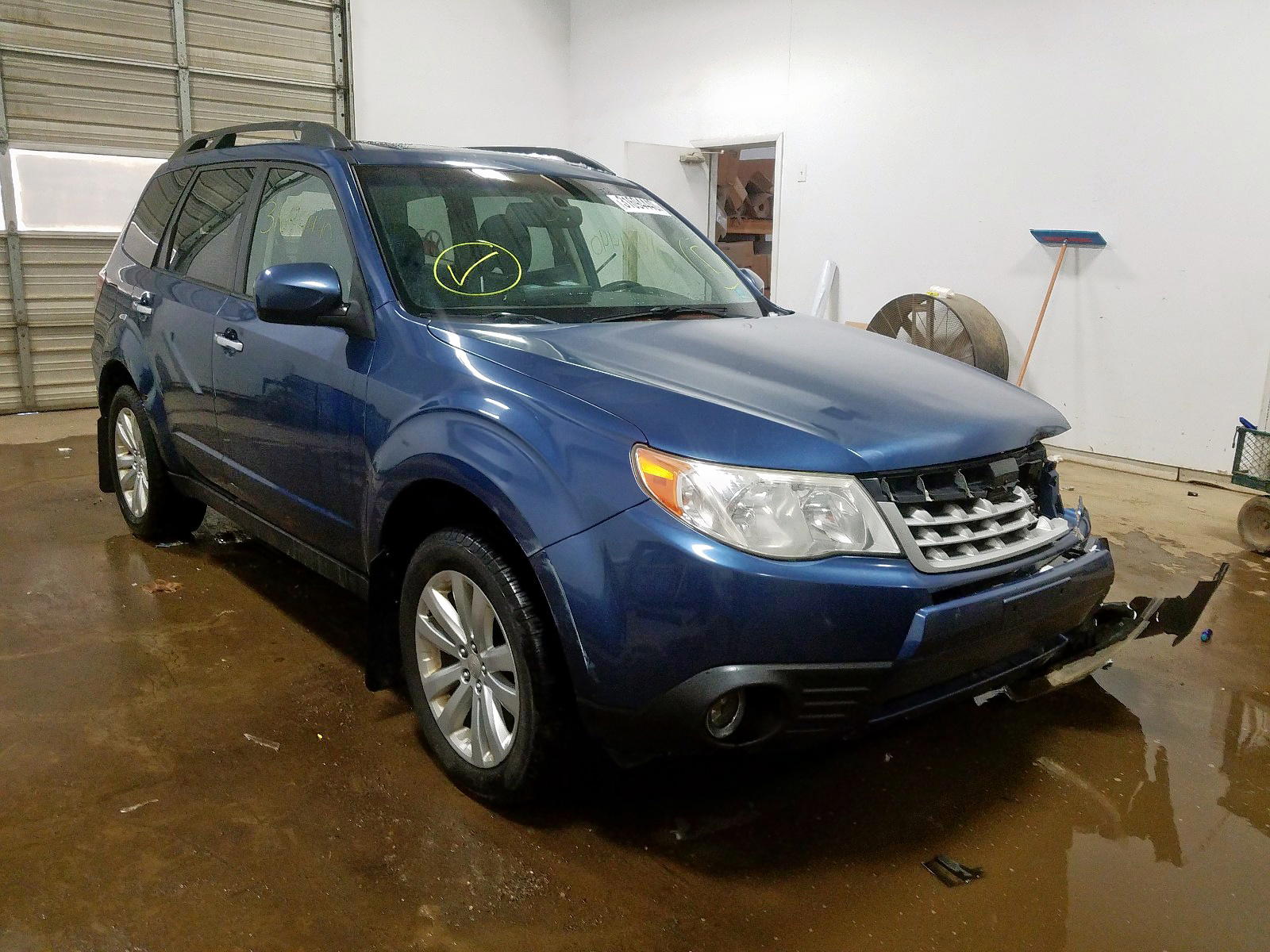 SUBARU FORESTER 2 2011 with VIN JF2SHBDC0BH732569 - Photo from auction