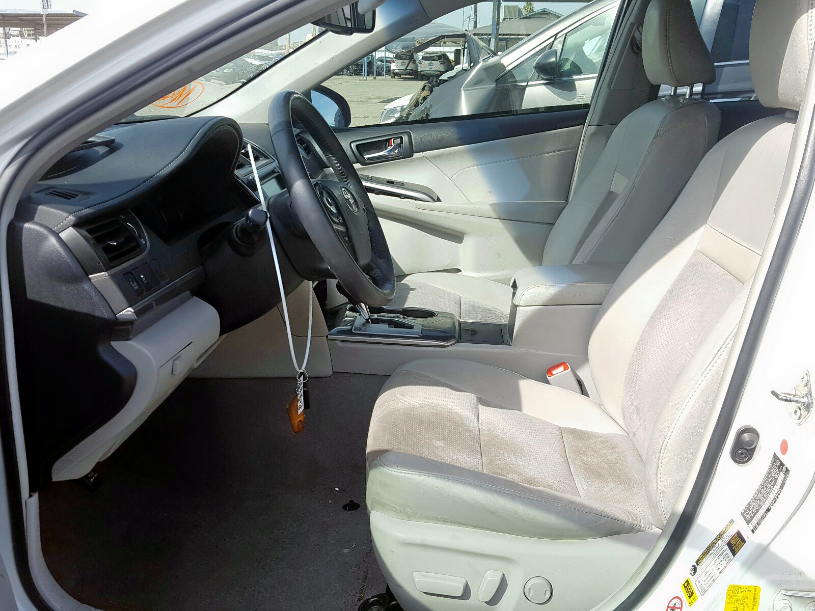 Photo 5 from auction – 2014 TOYOTA CAMRY HYBR with VIN 4T1BD1FK5EU112557