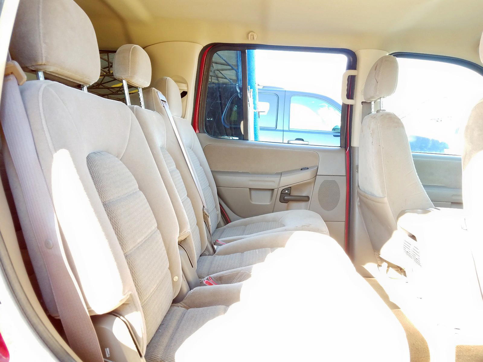 Photo 6 from auction – 2005 FORD EXPLORER X with VIN 1FMZU63K85UC02625