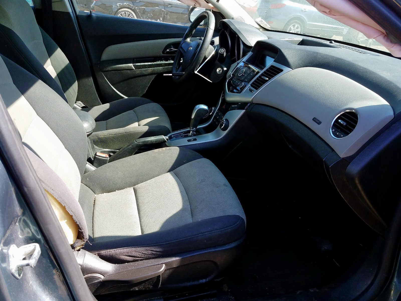 Photo 5 from auction – 2012 CHEVROLET CRUZE LS with VIN 1G1PC5SH1C7340879
