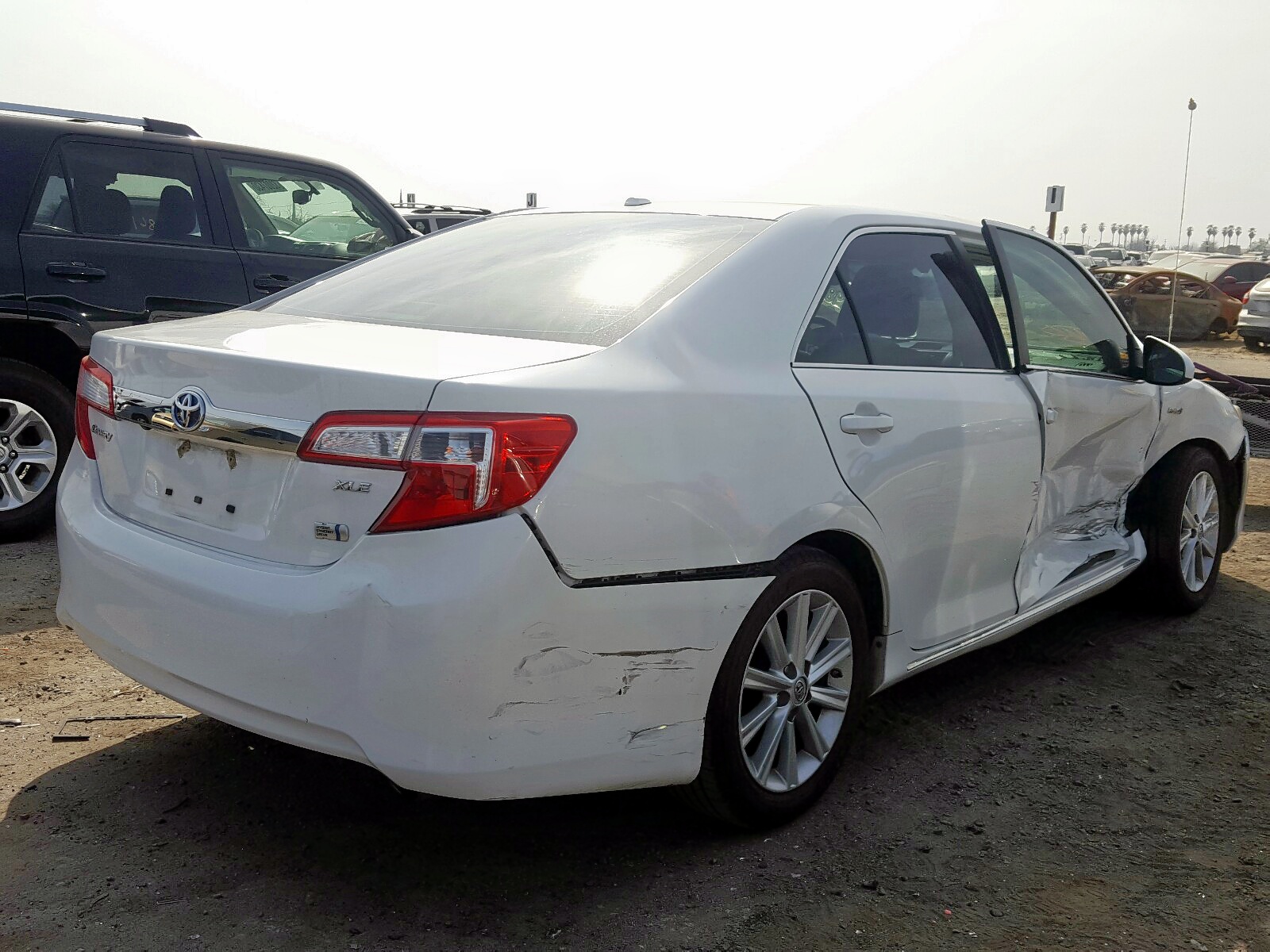 Photo 4 from auction – 2014 TOYOTA CAMRY HYBR with VIN 4T1BD1FK5EU112557