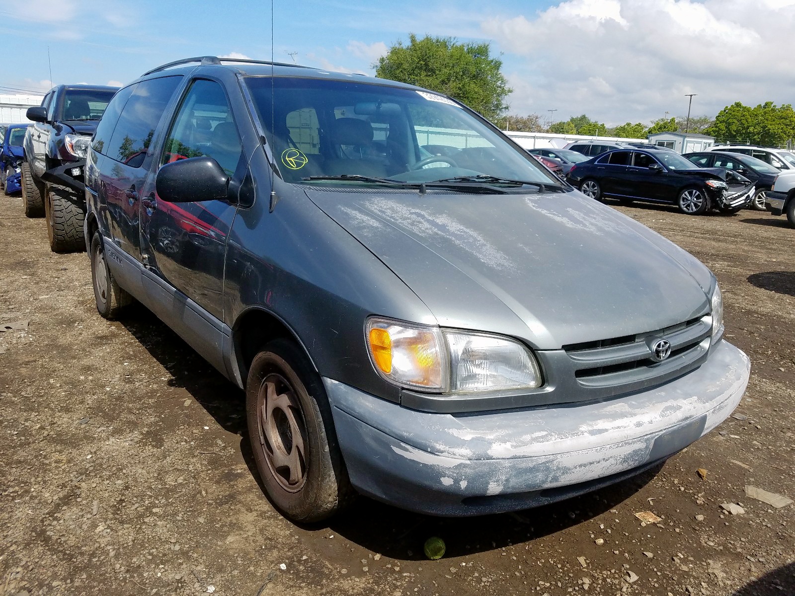 Photo 1 from auction – 2000 TOYOTA SIENNA LE with VIN 4T3ZF13C4YU199059