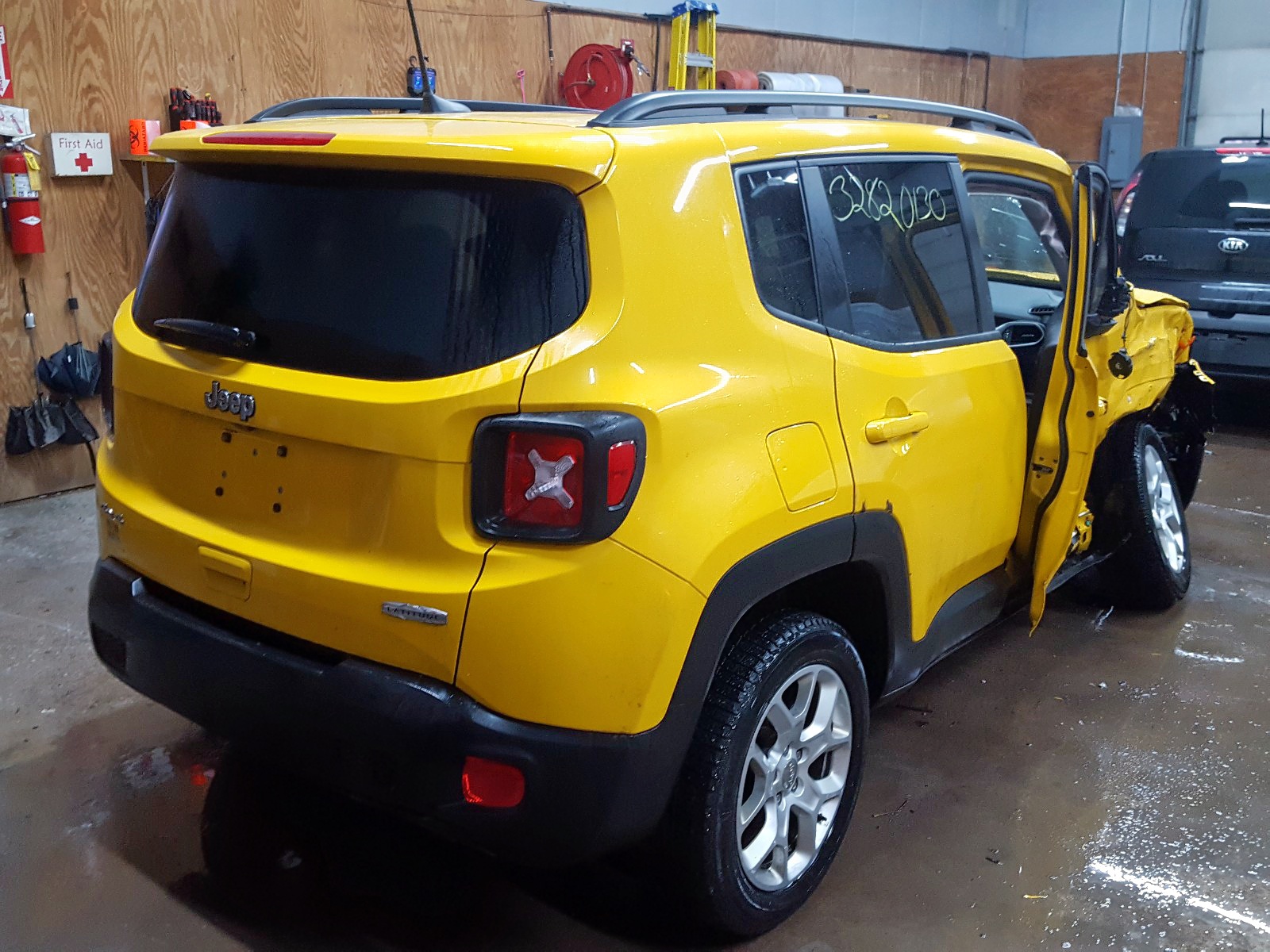 Photo 4 from auction – 2018 JEEP RENEGADE L with VIN ZACCJBBB8JPH83696